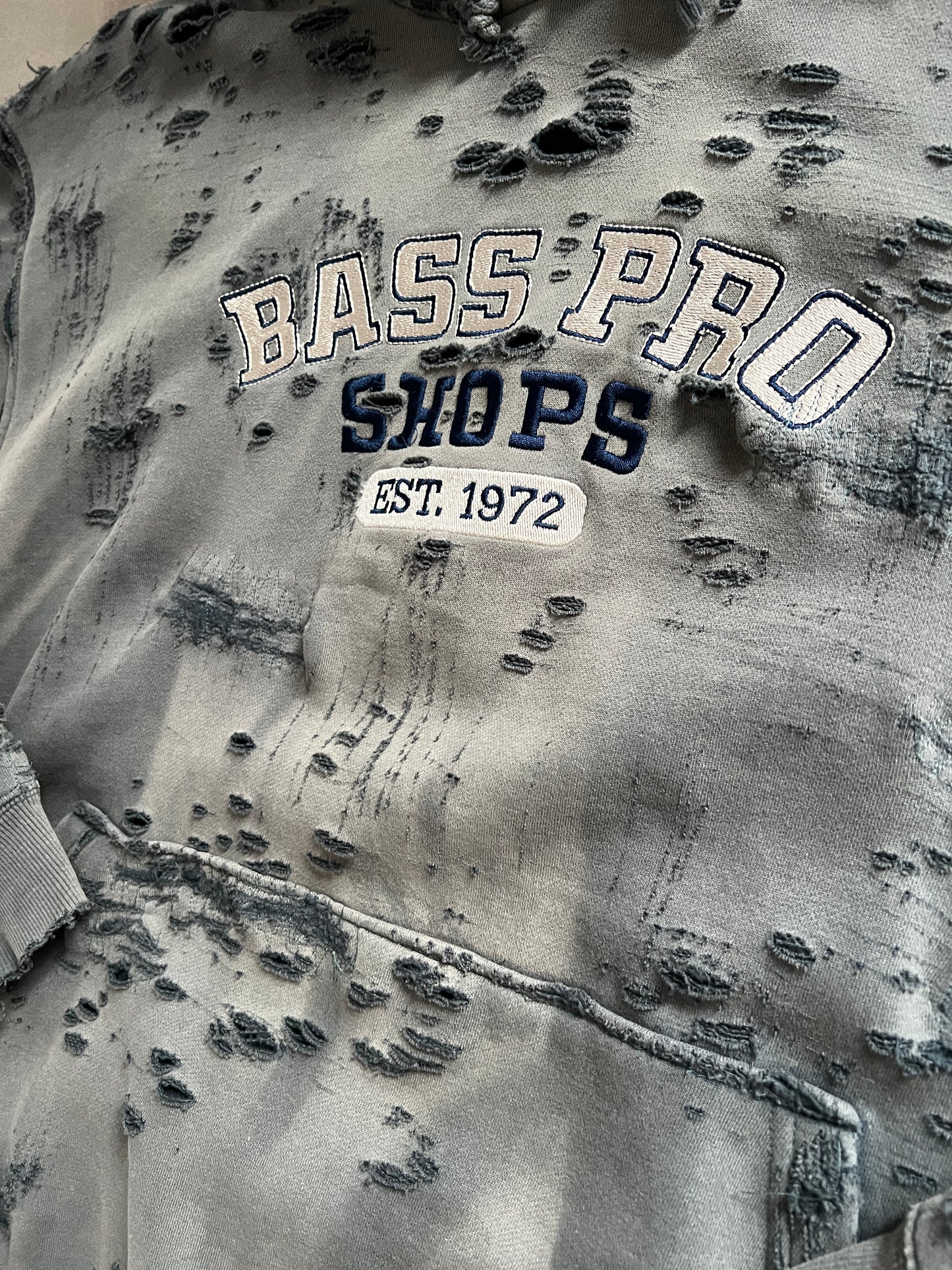 FADED DISTRESSED BASS PRO HOODIE - 1990S - L/XL