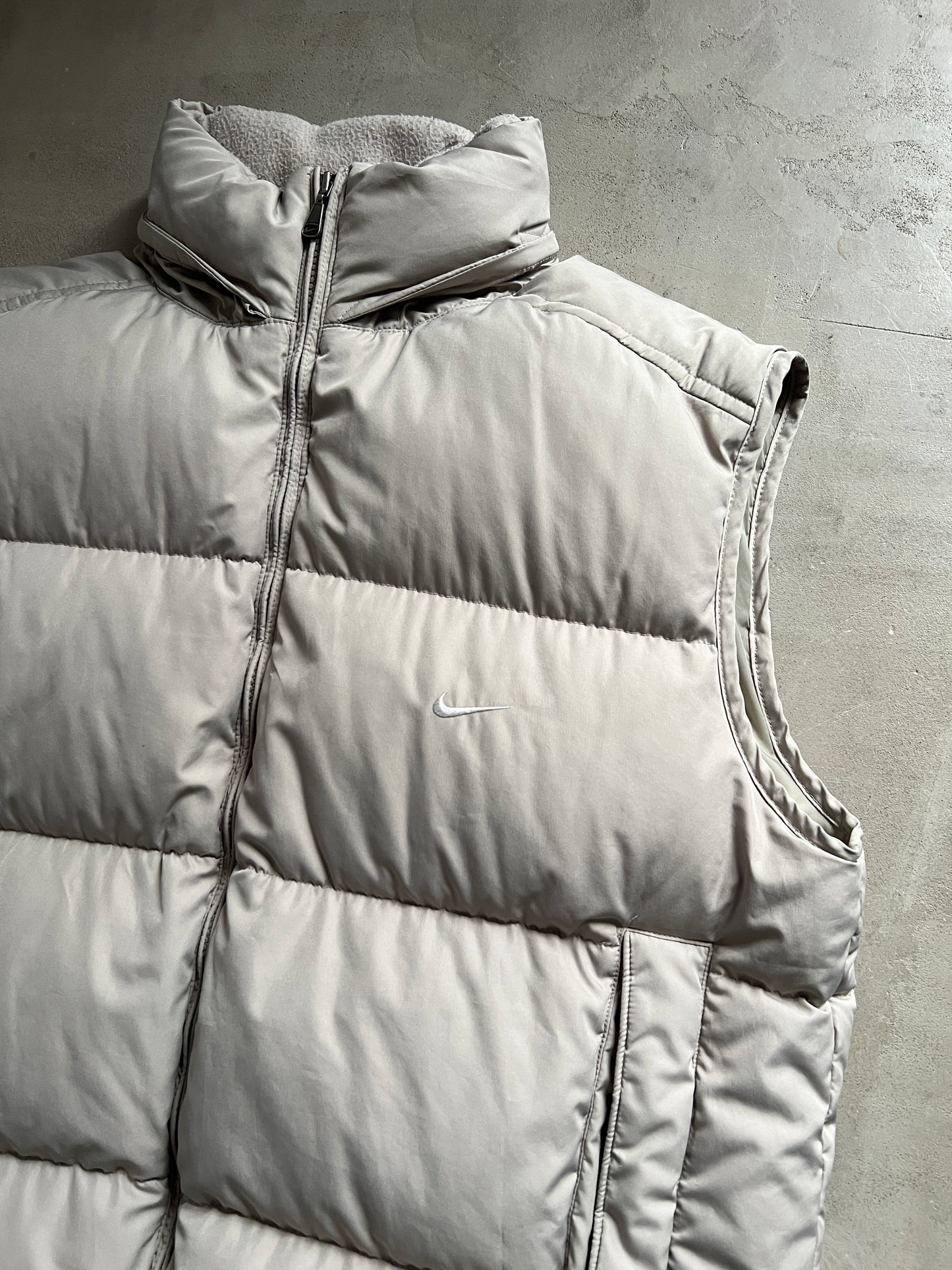 BEIGE NIKE PUFFER VEST - 2000S - L