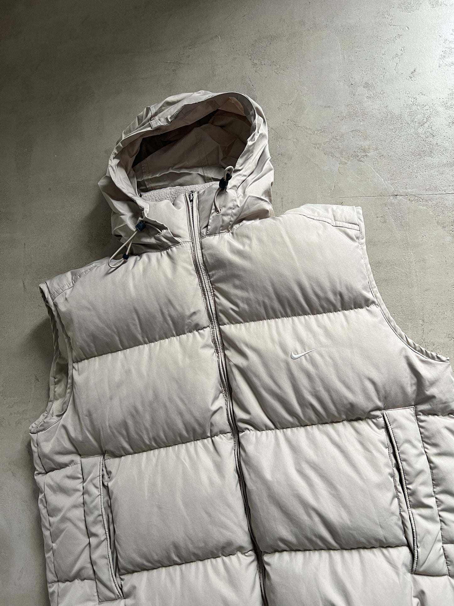 BEIGE NIKE PUFFER VEST - 2000S - L