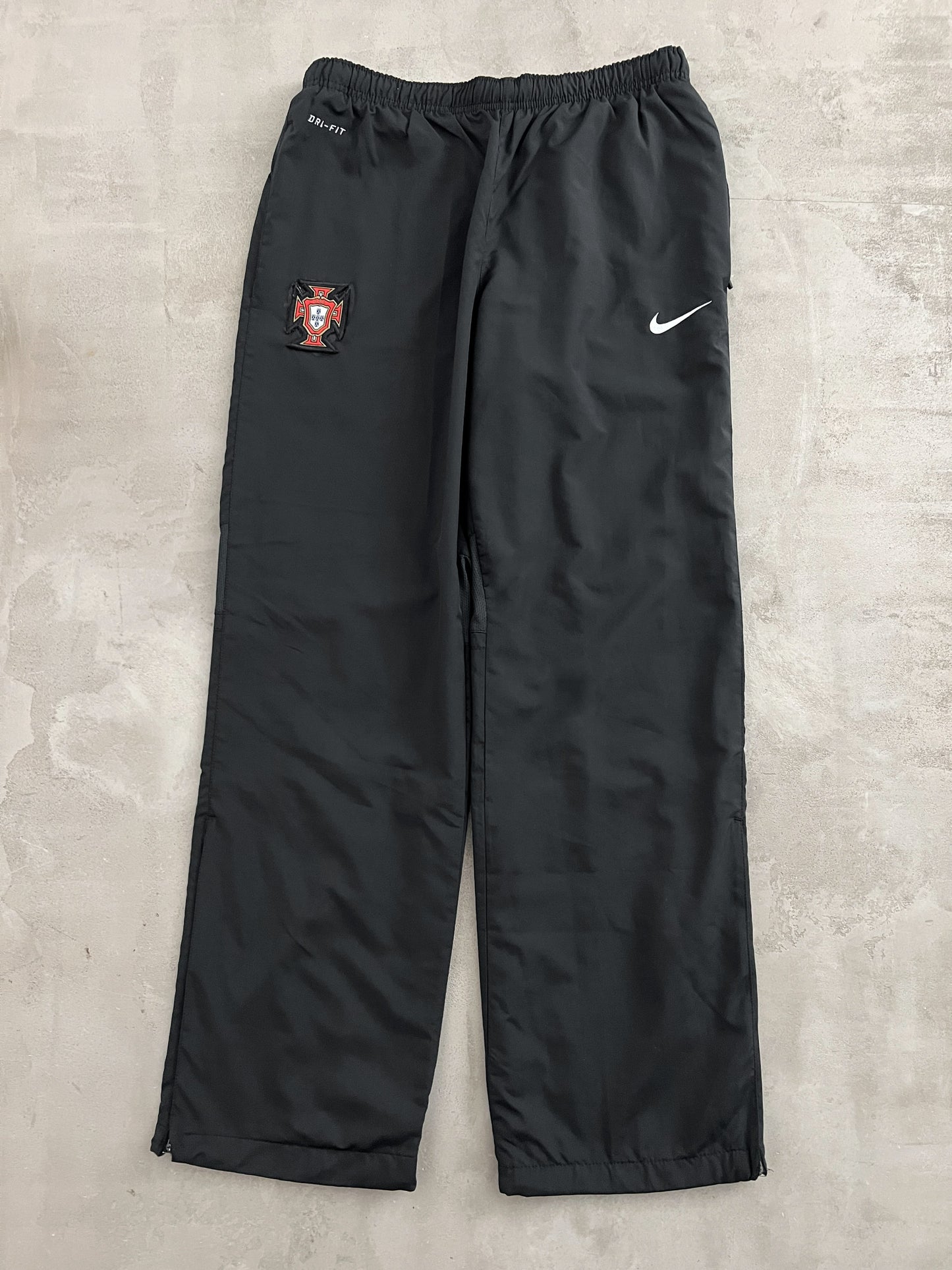 WHITE/BLACK PORTUGAL NIKE TRACKSUIT - 2000S - M/L