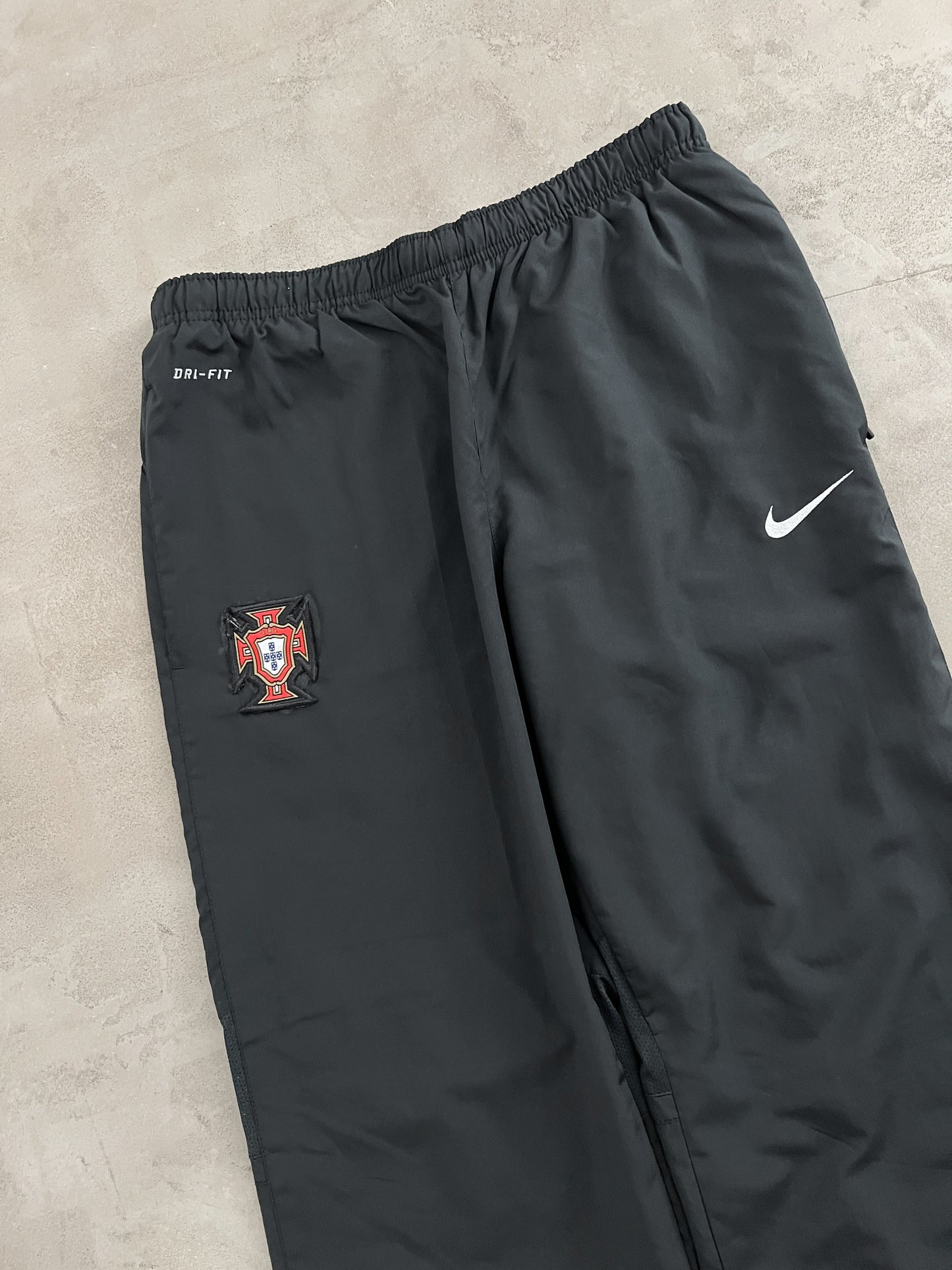 WHITE/BLACK PORTUGAL NIKE TRACKSUIT - 2000S - M/L