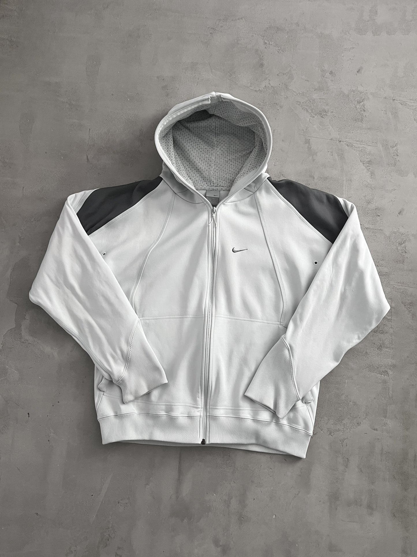 GREY NIKE ATHLETIC HOODIE - 2000S - M/L