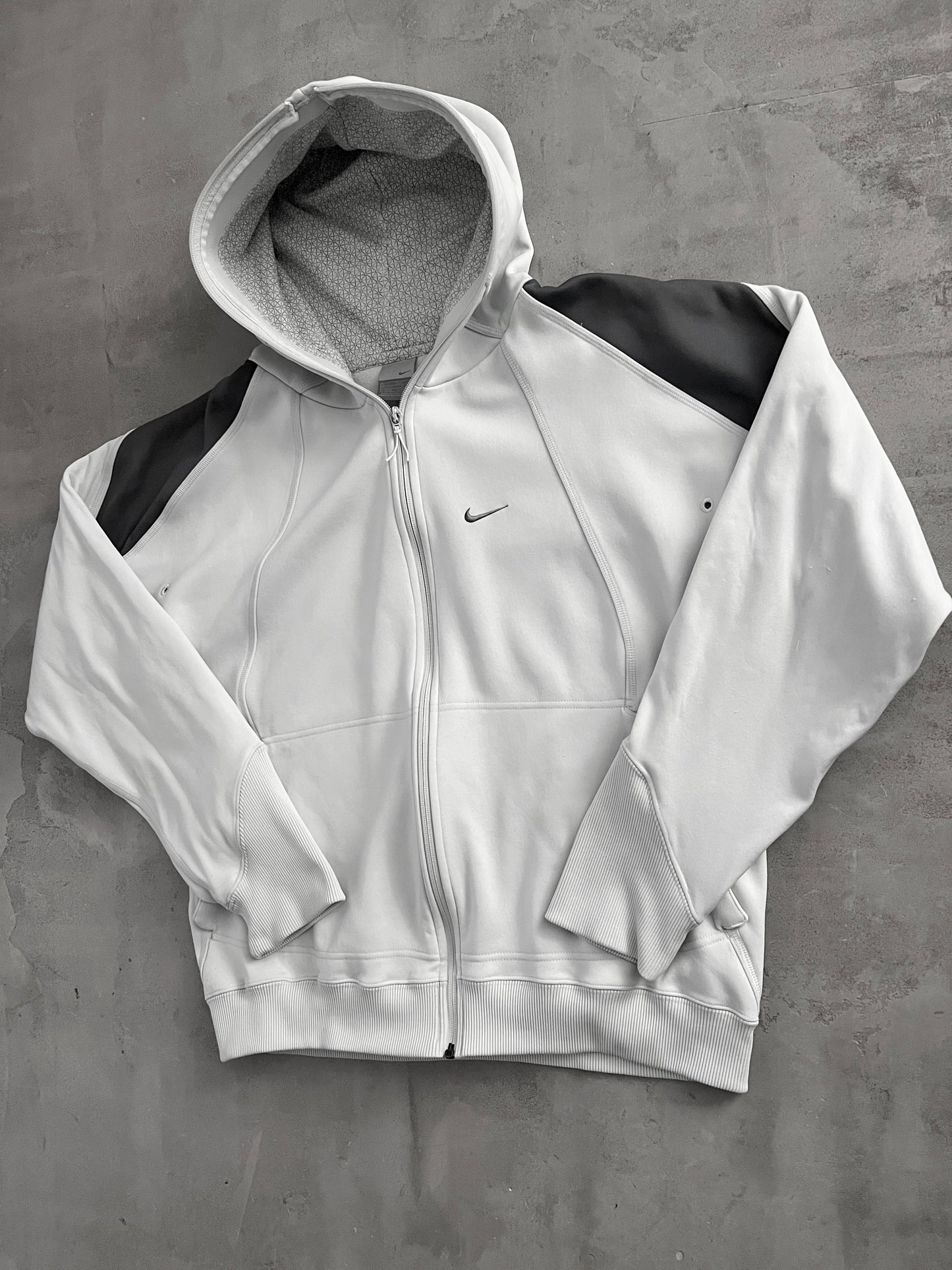 GREY NIKE ATHLETIC HOODIE - 2000S - M/L
