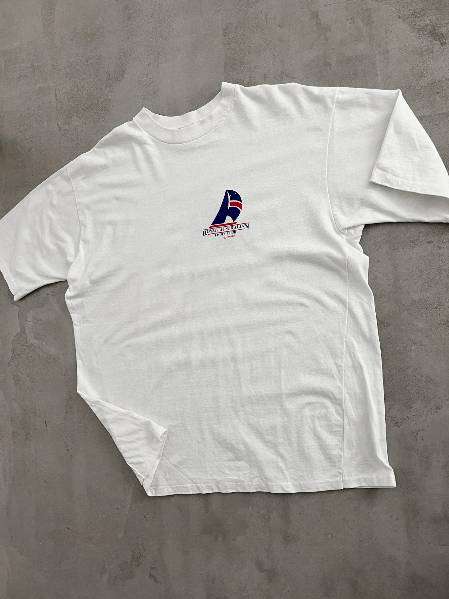 WHITE YACHT CLUB TEE - 1990S - XL/L