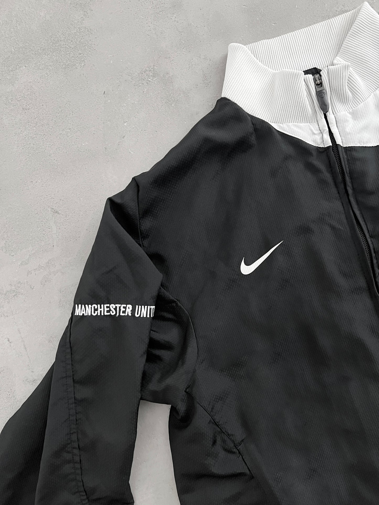 BLACK MANCHESTER UNITED NIKE JACKET - 2000S - S