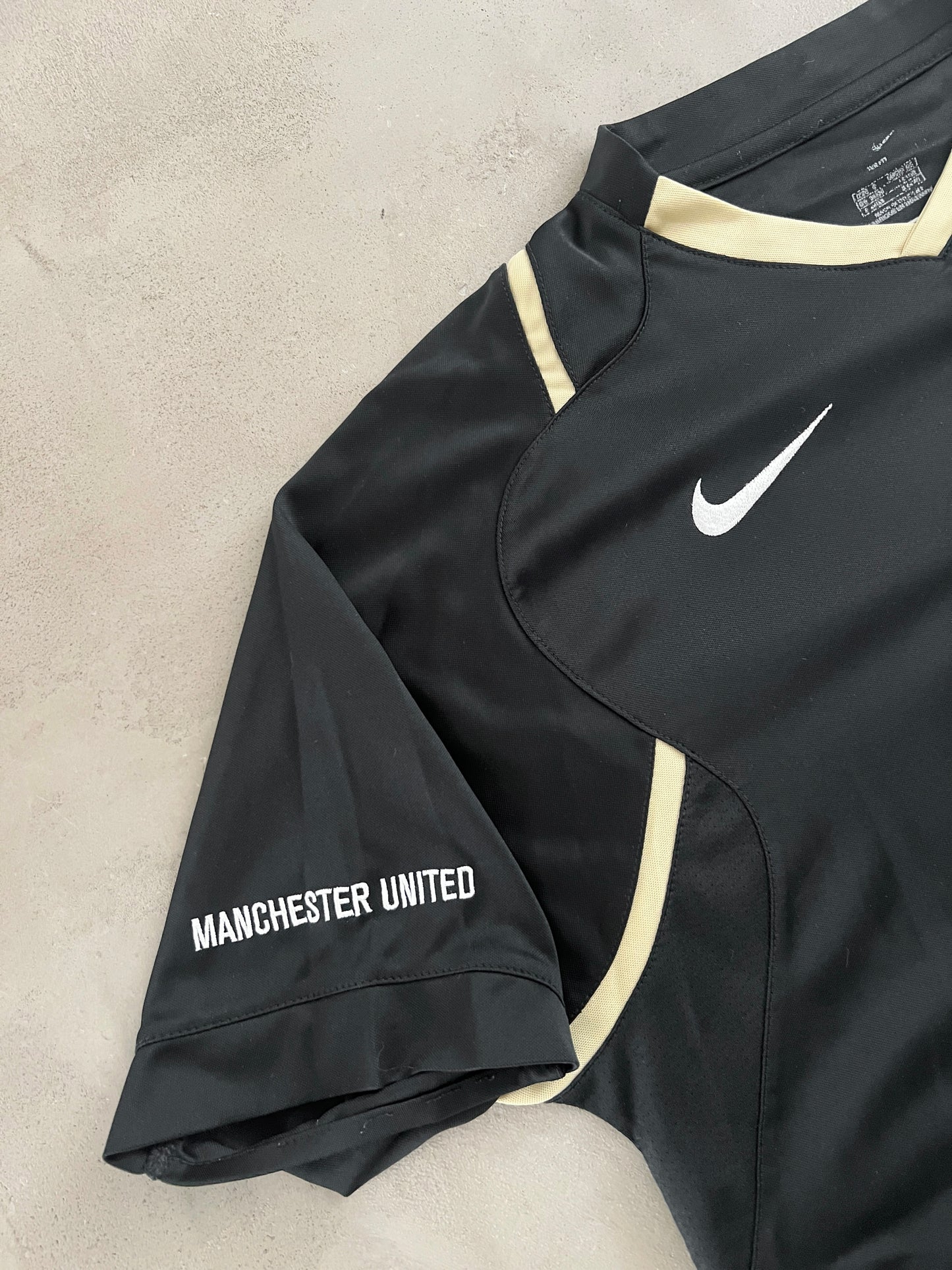 BLACK MANCHESTER UNITED NIKE JERSEY - 2000S - S