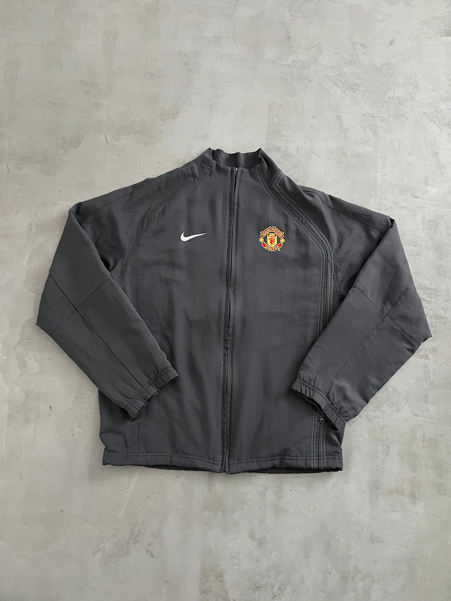 GREY MANCHESTER UNITED NIKE JACKET - 2000S - S/M
