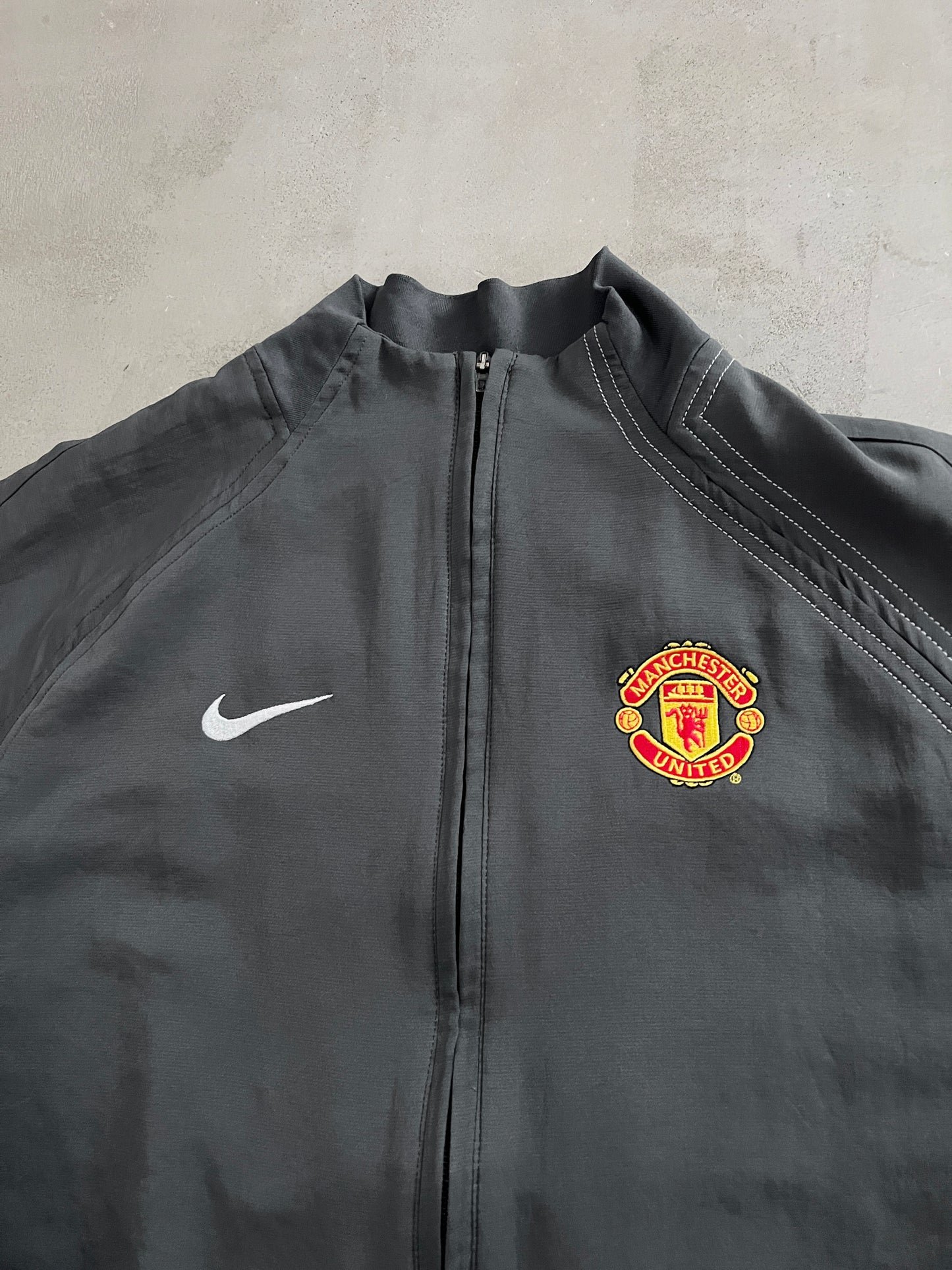 GREY MANCHESTER UNITED NIKE JACKET - 2000S - S/M