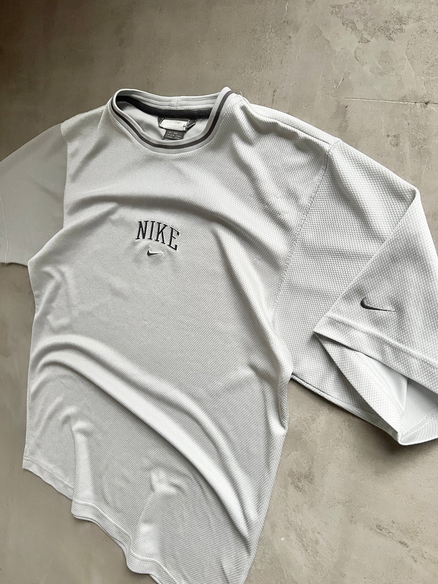 GREY NIKE FOOTBALL TEE - 2000S - L