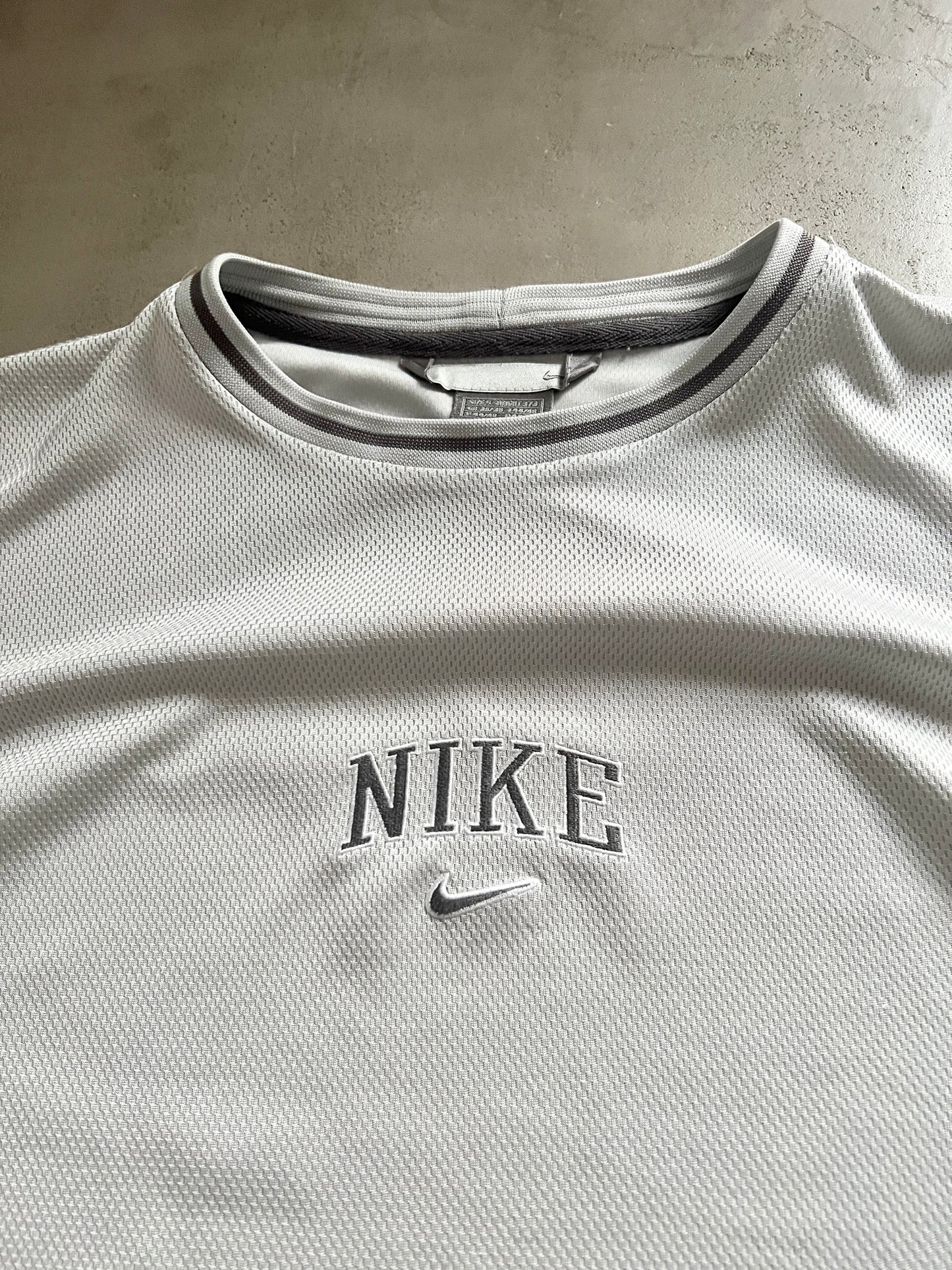 GREY NIKE FOOTBALL TEE - 2000S - L