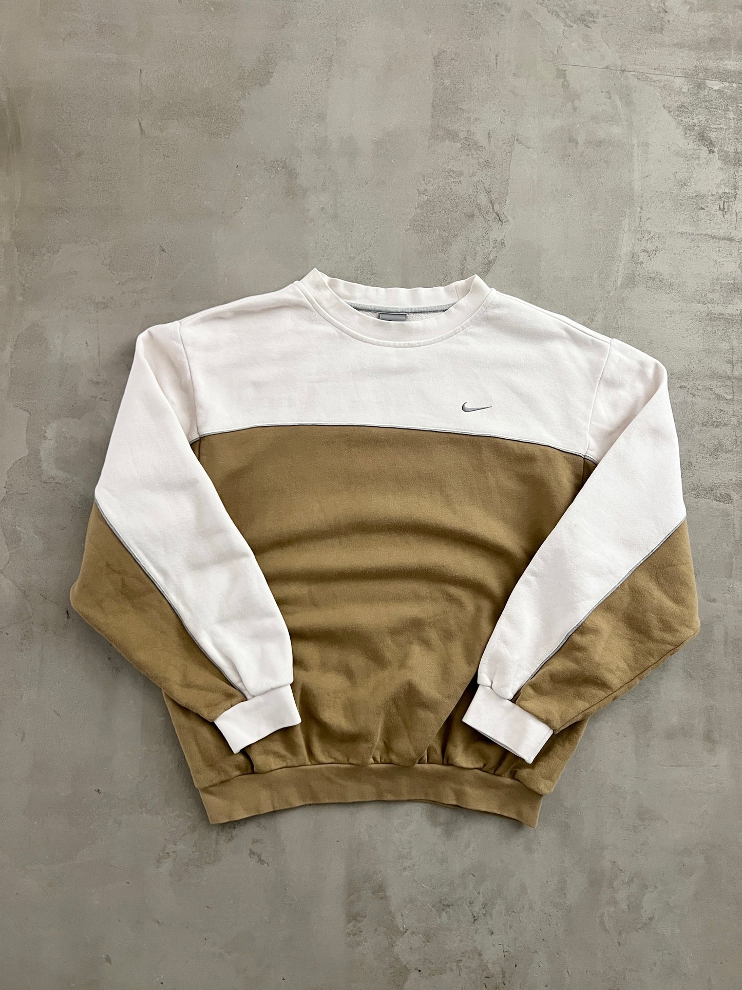 BEIGE/WHITE NIKE SWEATER - 2000S - M