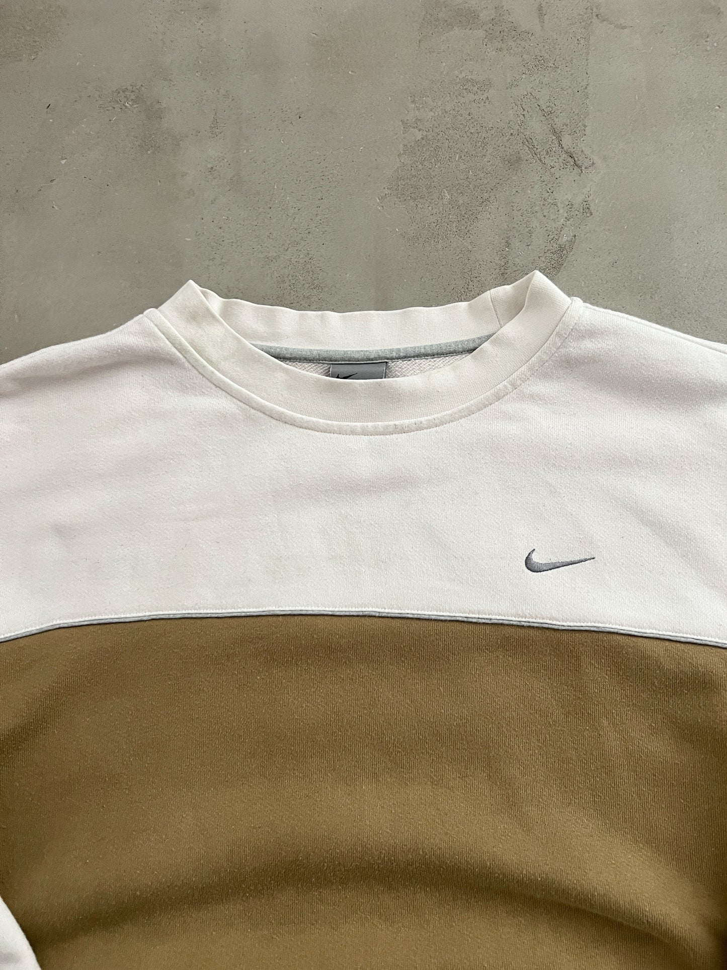 BEIGE/WHITE NIKE SWEATER - 2000S - M