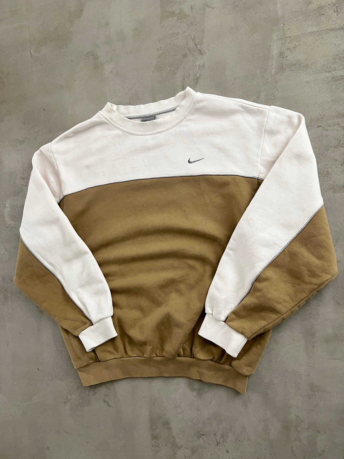 BEIGE/WHITE NIKE SWEATER - 2000S - M