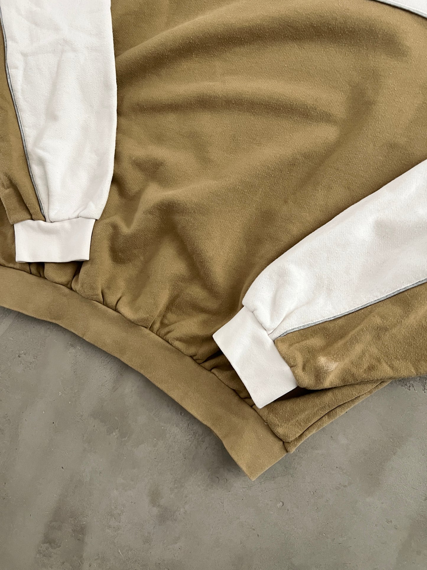 BEIGE/WHITE NIKE SWEATER - 2000S - M