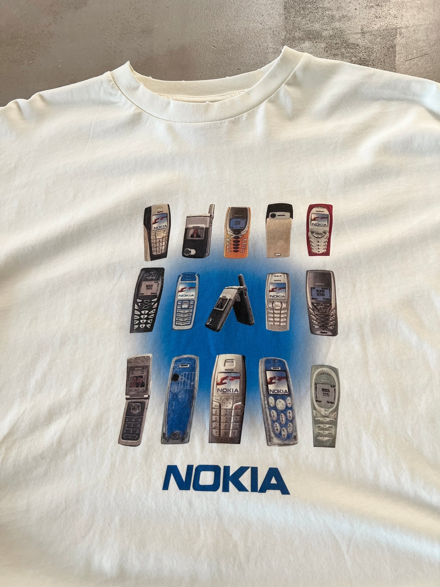 CREME NOKIA LONGSLEEVE - 2000S - L