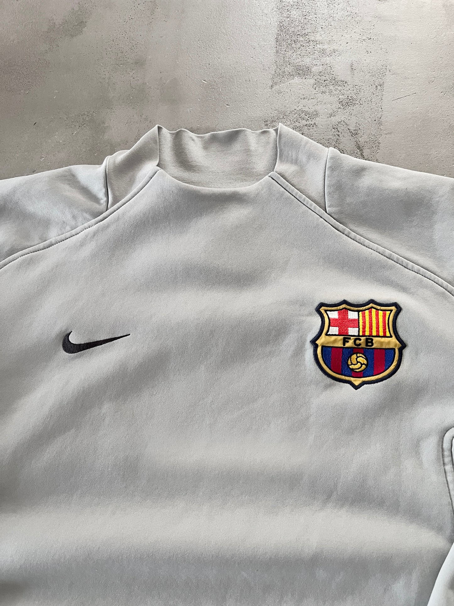 GREY FC BARCELONA NIKE SWEATER - 2000S - M