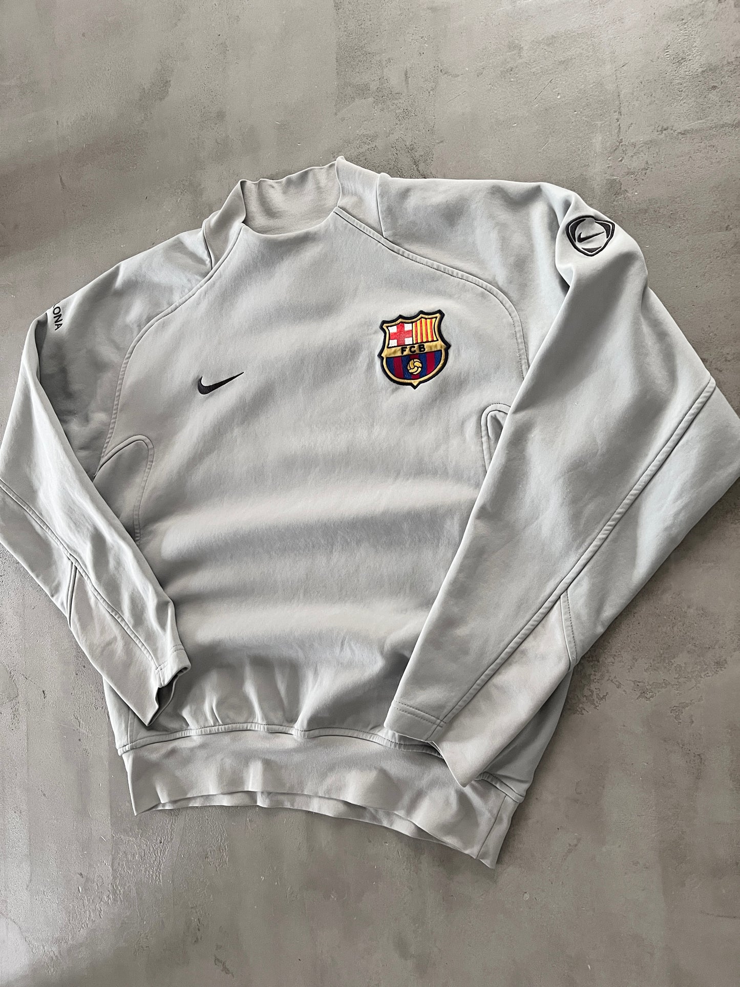 GREY FC BARCELONA NIKE SWEATER - 2000S - M