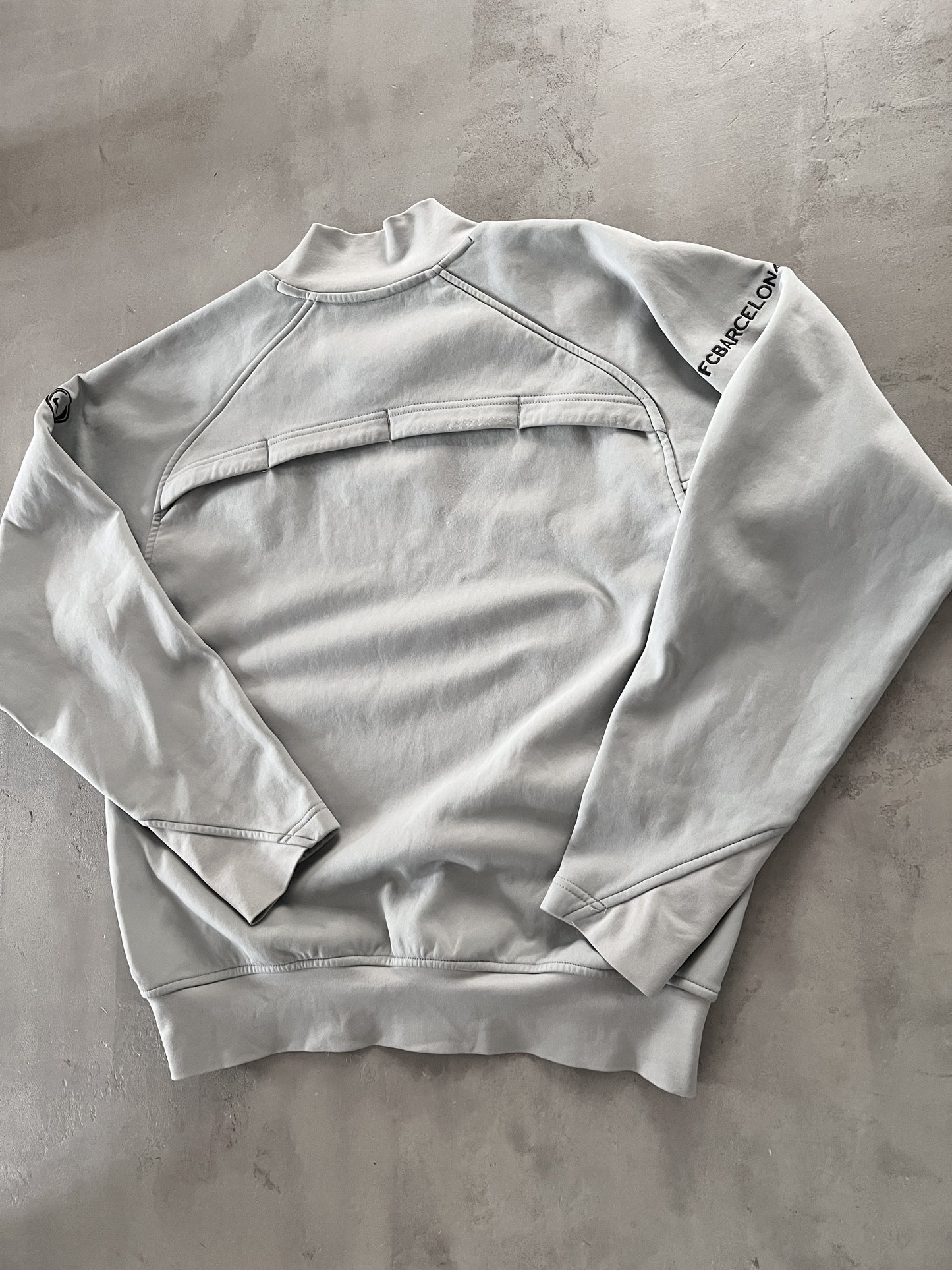 GREY FC BARCELONA NIKE SWEATER - 2000S - M