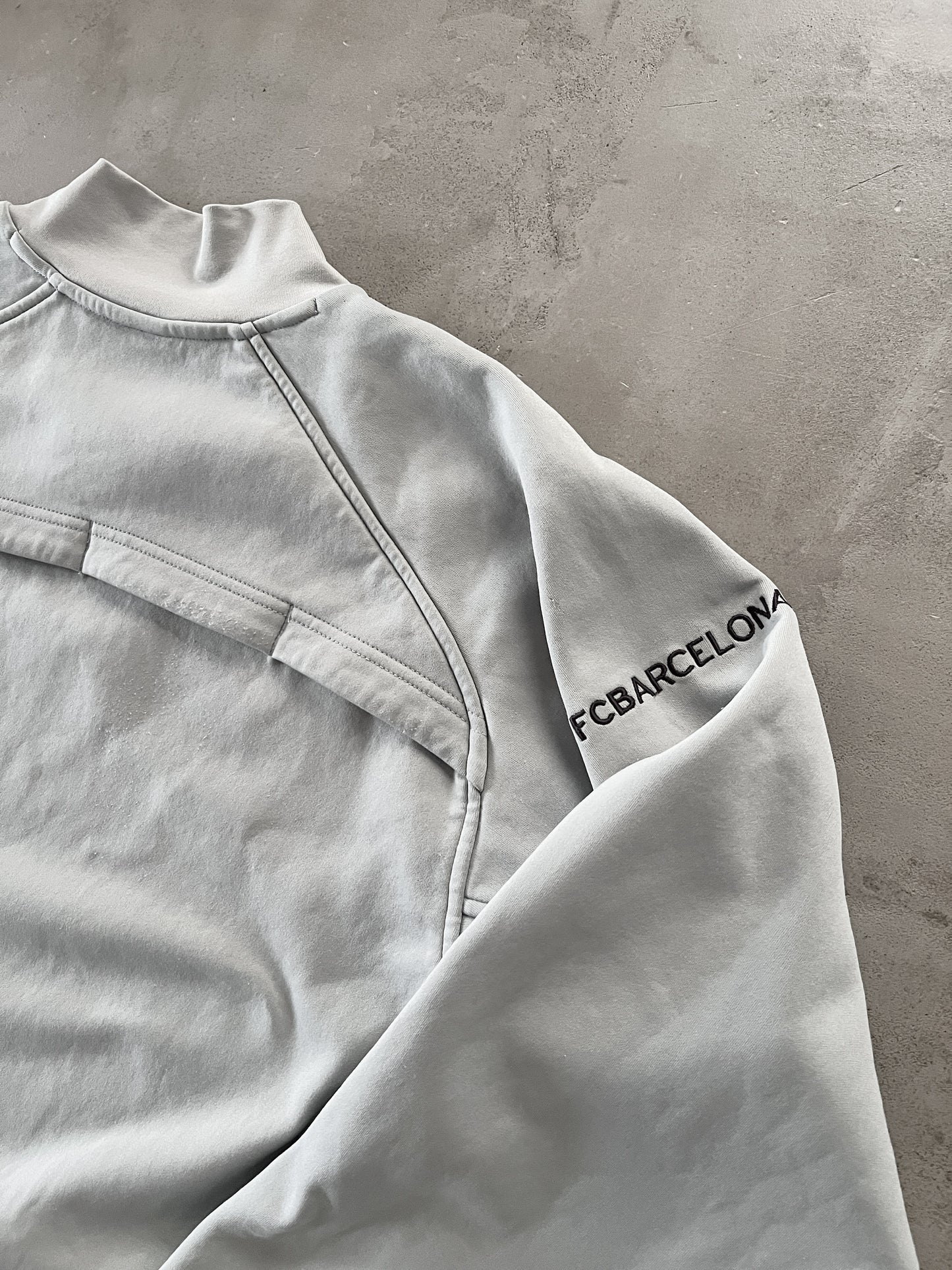 GREY FC BARCELONA NIKE SWEATER - 2000S - M
