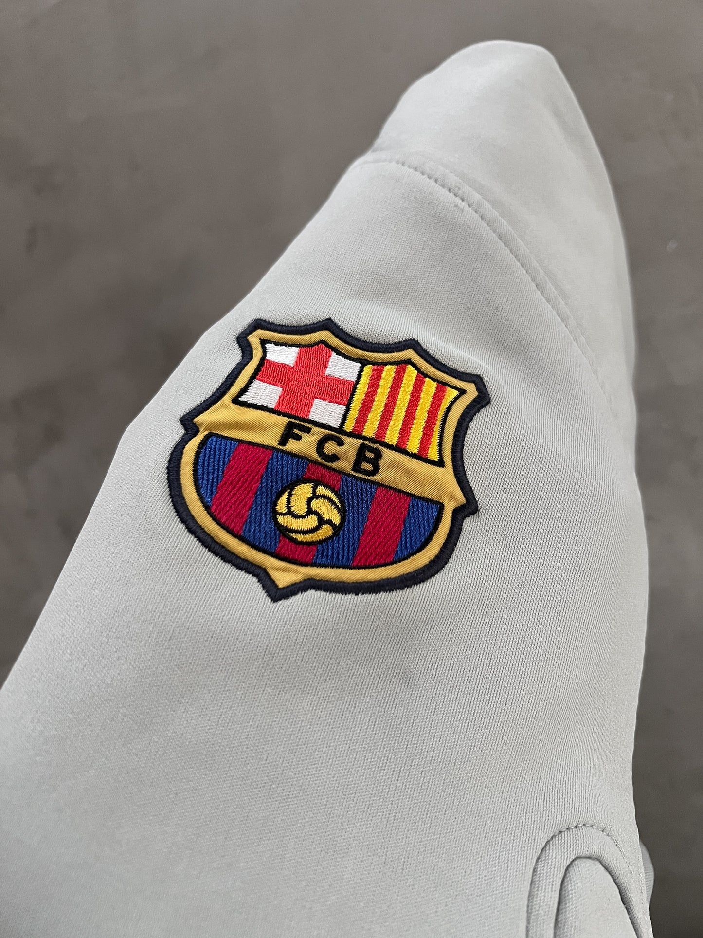 GREY FC BARCELONA NIKE SWEATER - 2000S - M