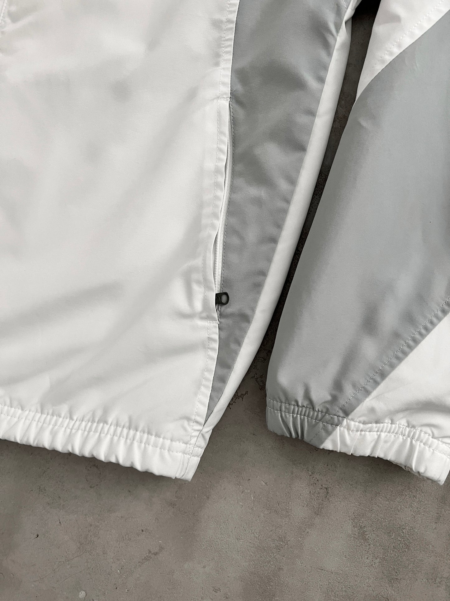 WHITE MANCHESTER UNITED NIKE JACKET - 2000S - M
