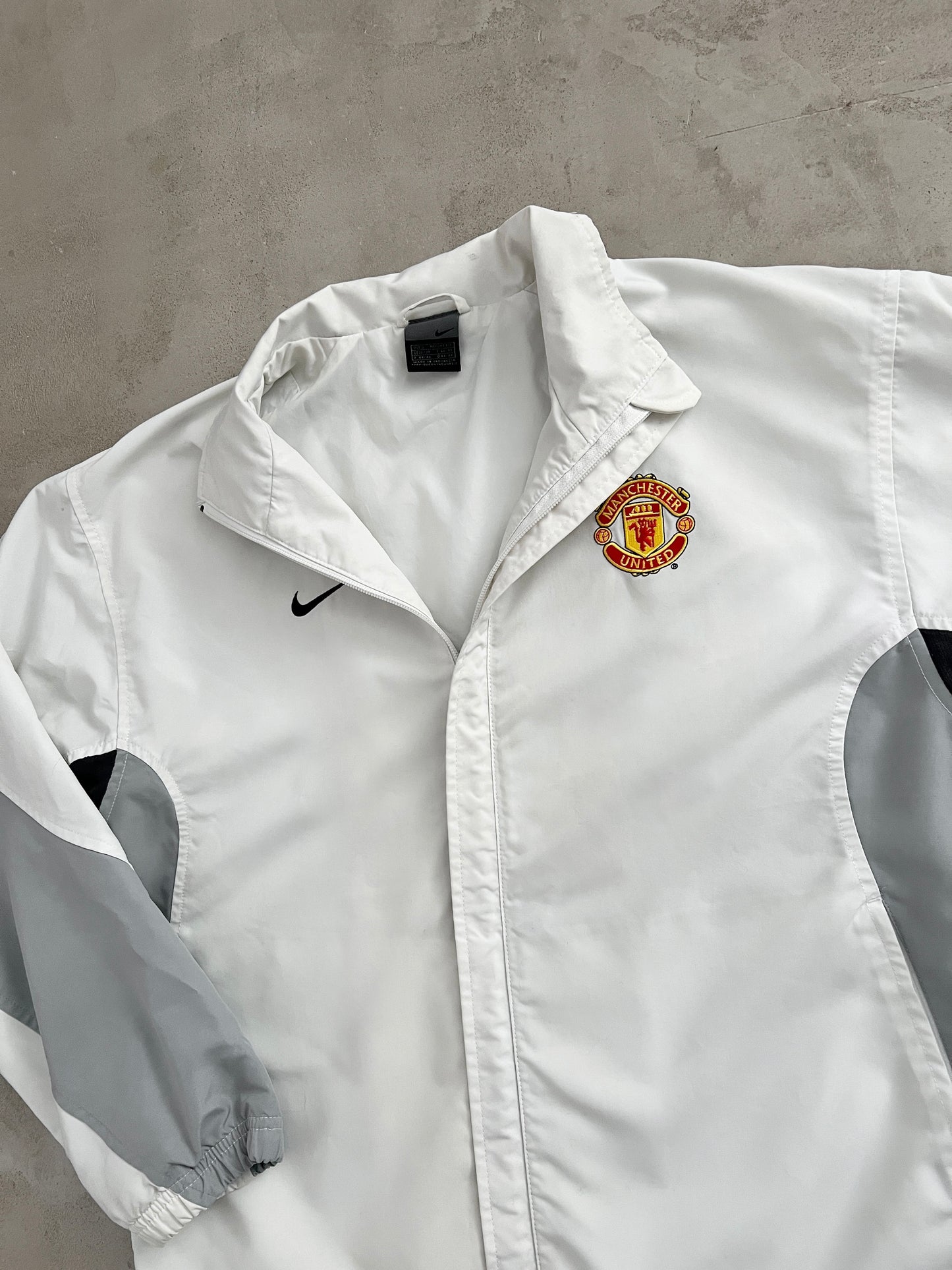 WHITE MANCHESTER UNITED NIKE JACKET - 2000S - M