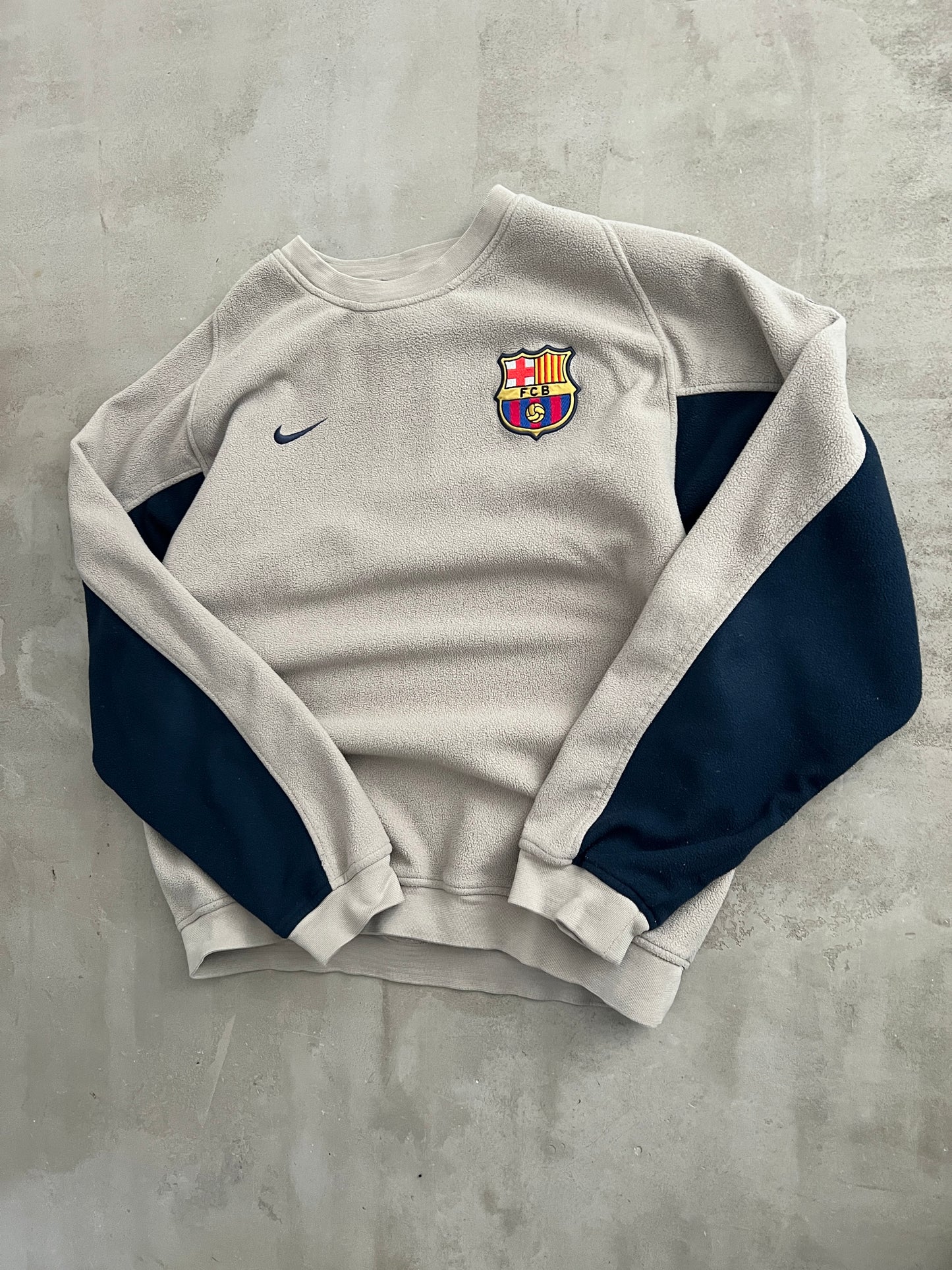 BEIGE FC BARCELONA NIKE FLEECE SWEATER - 2000S - L/M
