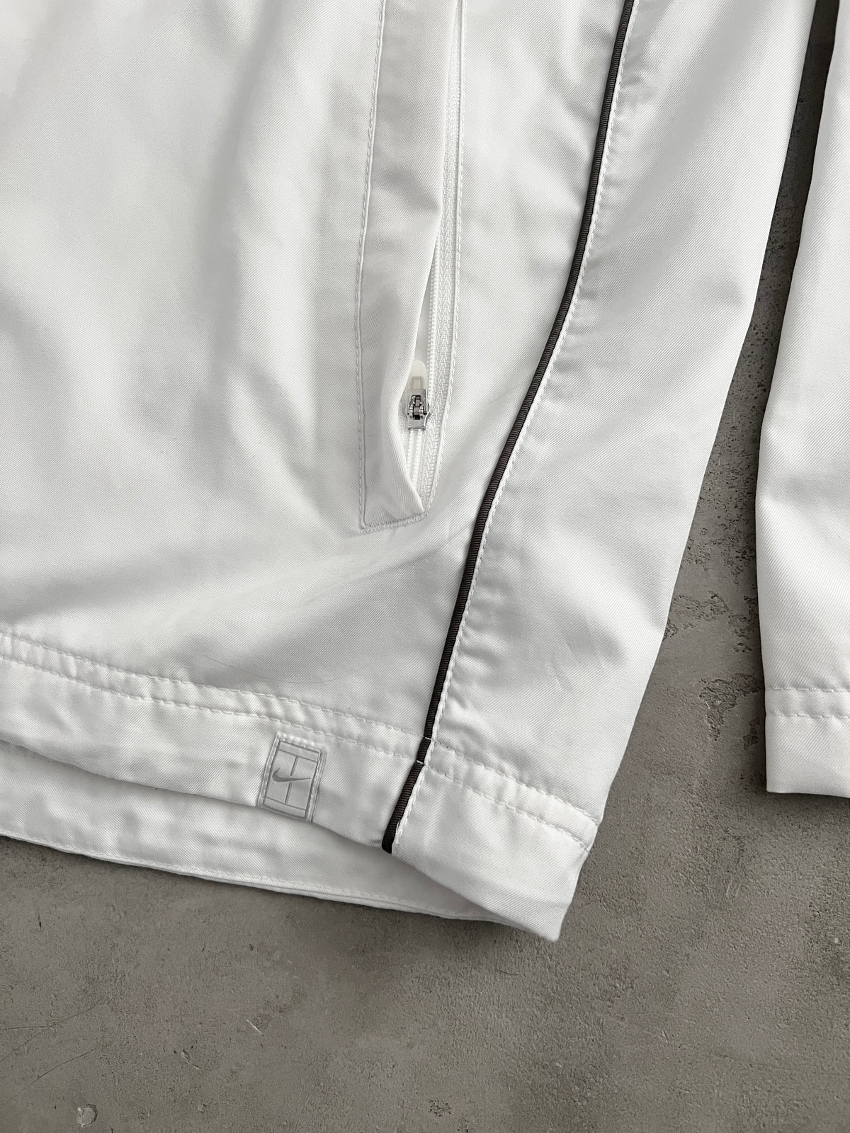 WHITE/MOCHA NIKE TRACK JACKET - 2000S - L