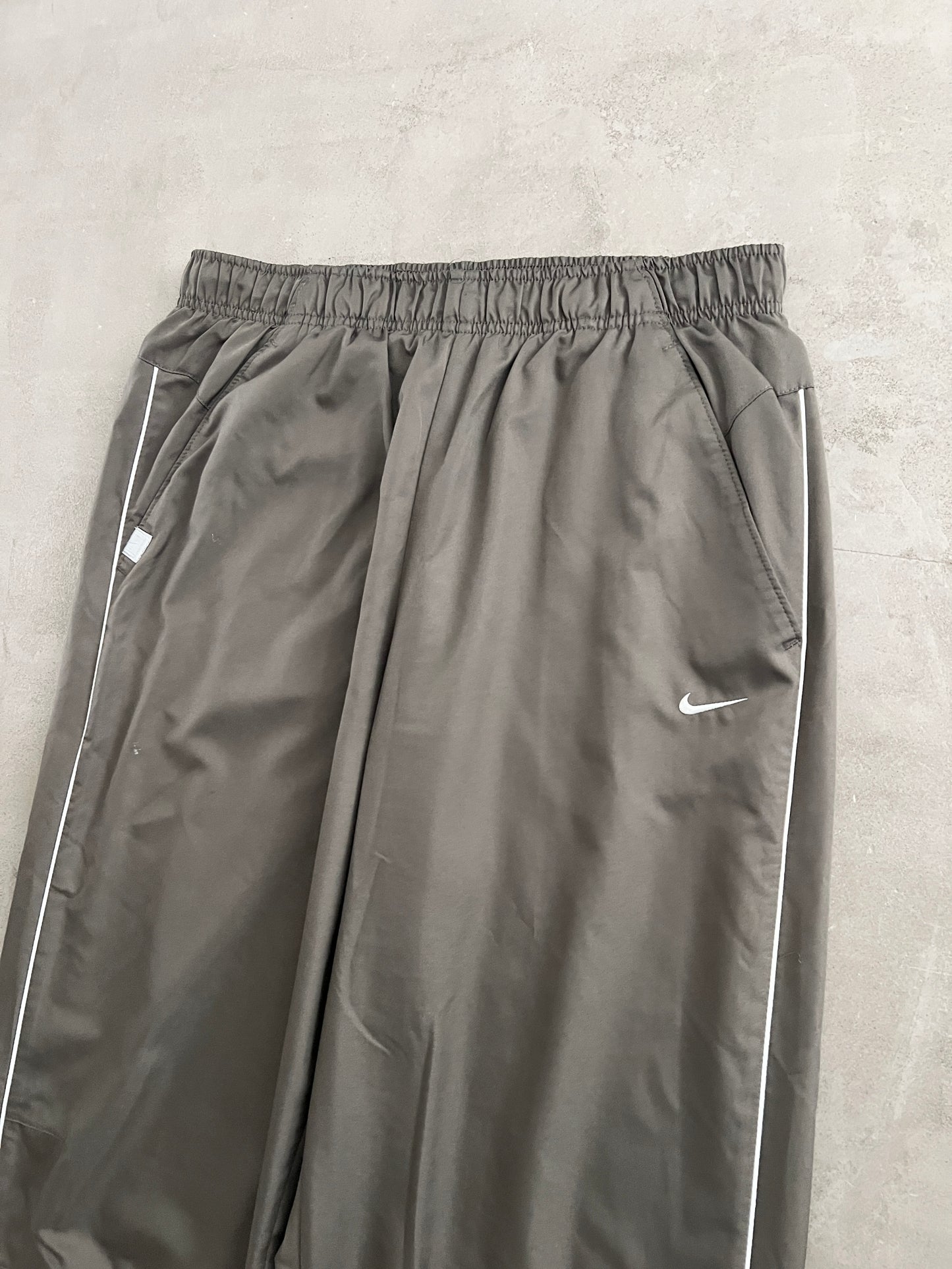 MOCHA NIKE TRACK PANTS - 2000S - L/XL