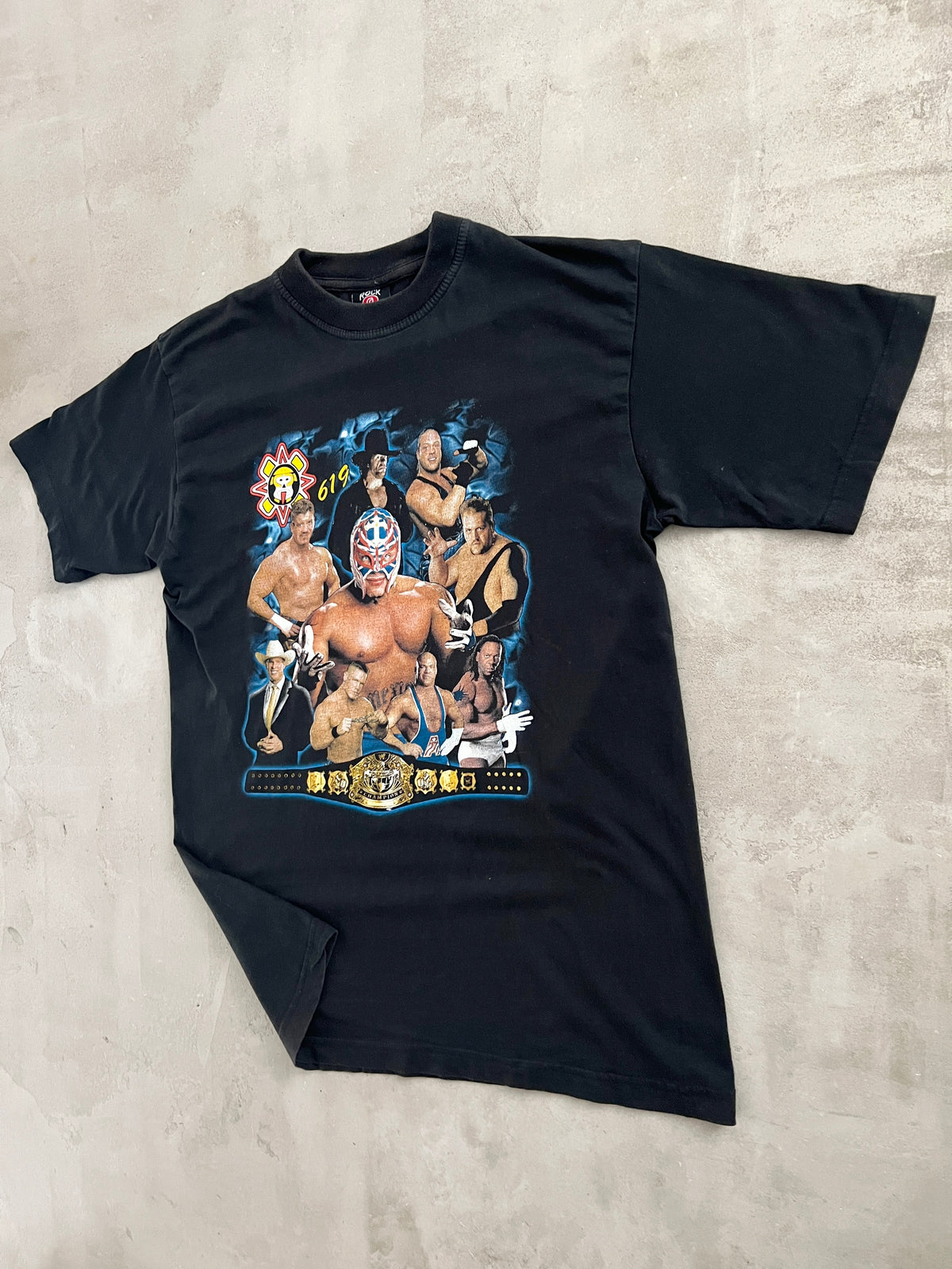 BLACK WWE WRESTLING TEE - 2000S - M/L