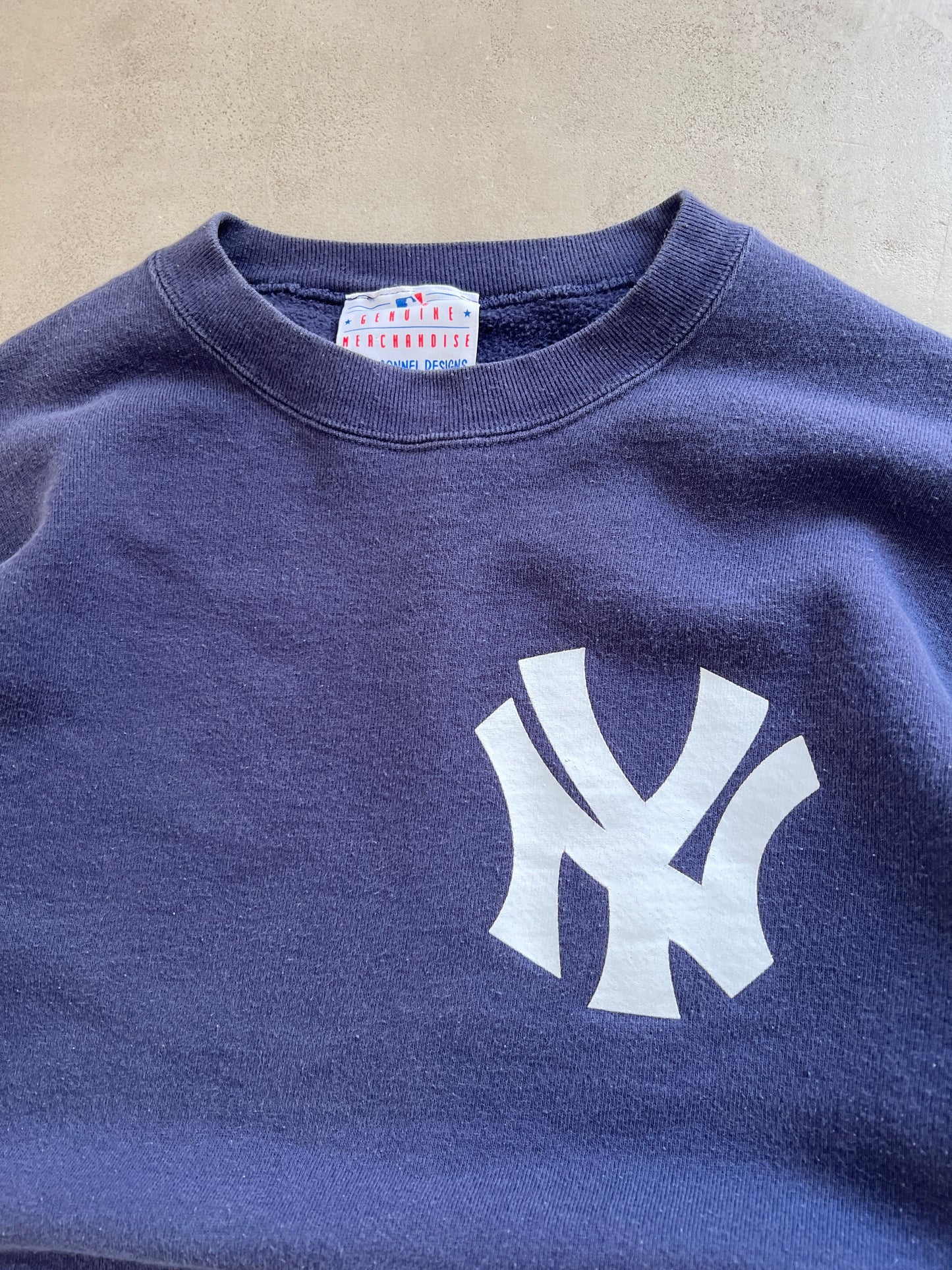 FADED NAVY YANKEES SWEATER - 1990S - M