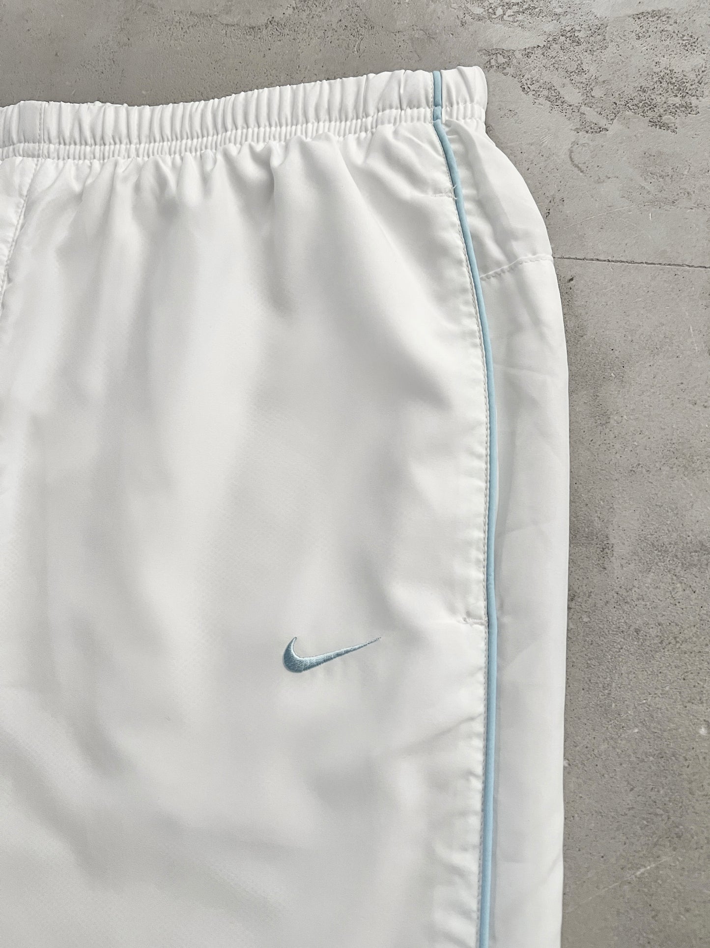 WHITE NIKE TRACK PANTS - 2000S - M/L