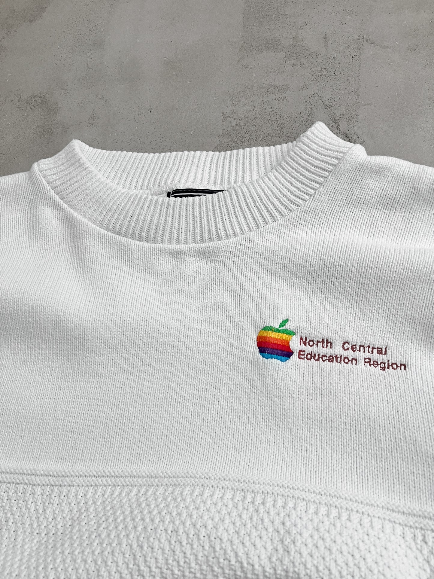 WHITE APPLE KNIT SWEATER - 1990S - L