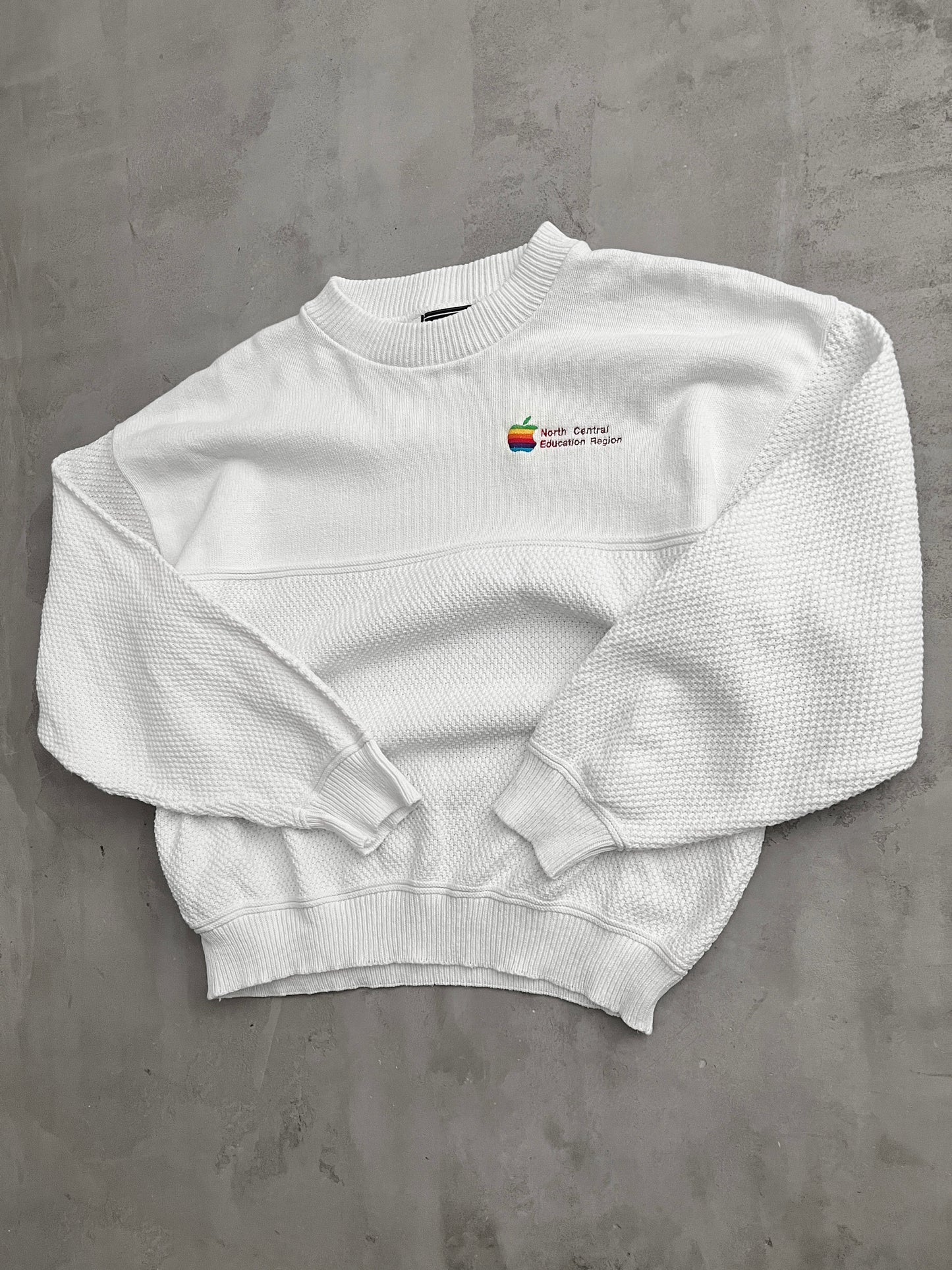 WHITE APPLE KNIT SWEATER - 1990S - L