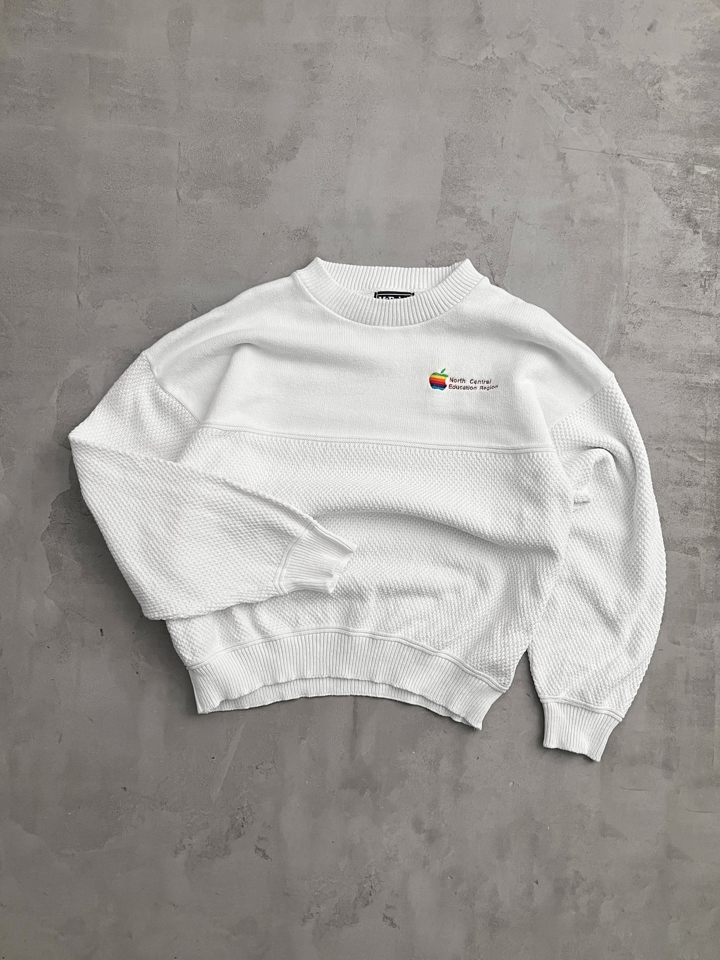 WHITE APPLE KNIT SWEATER - 1990S - L