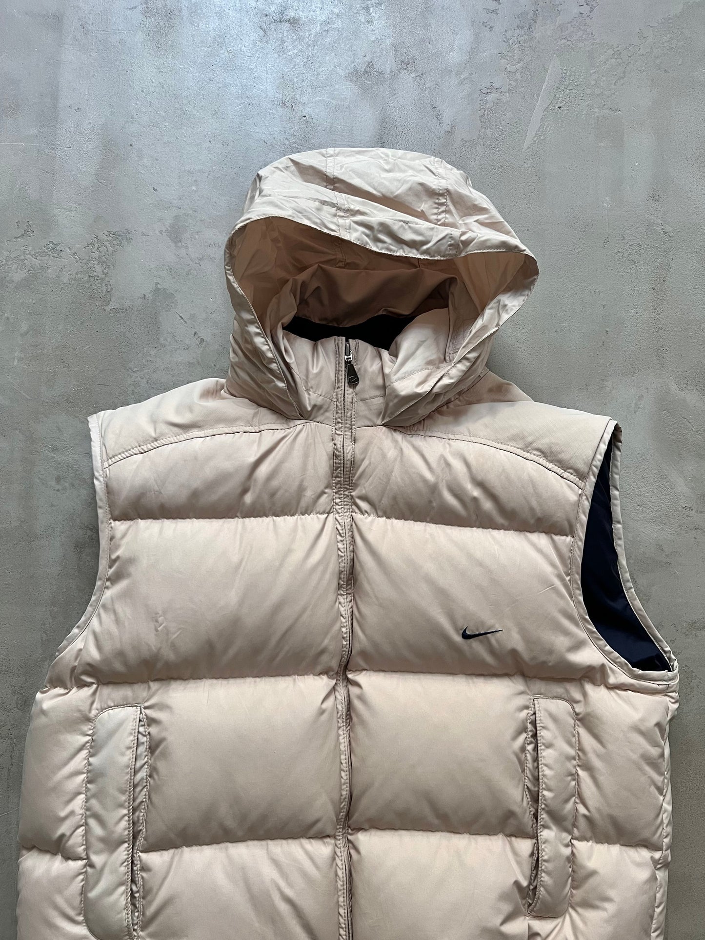 LIGHT BEIGE NIKE PUFFER VEST - 2000S - M