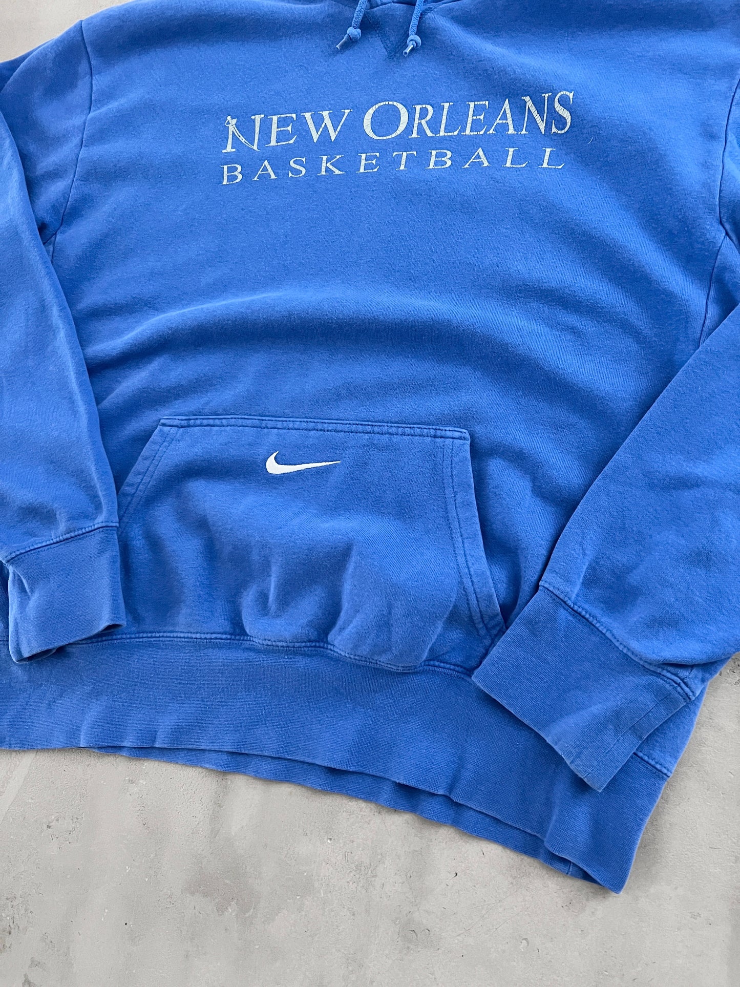 BLUE NIKE BASKETBALL HOODIE - 2000S - L/XL