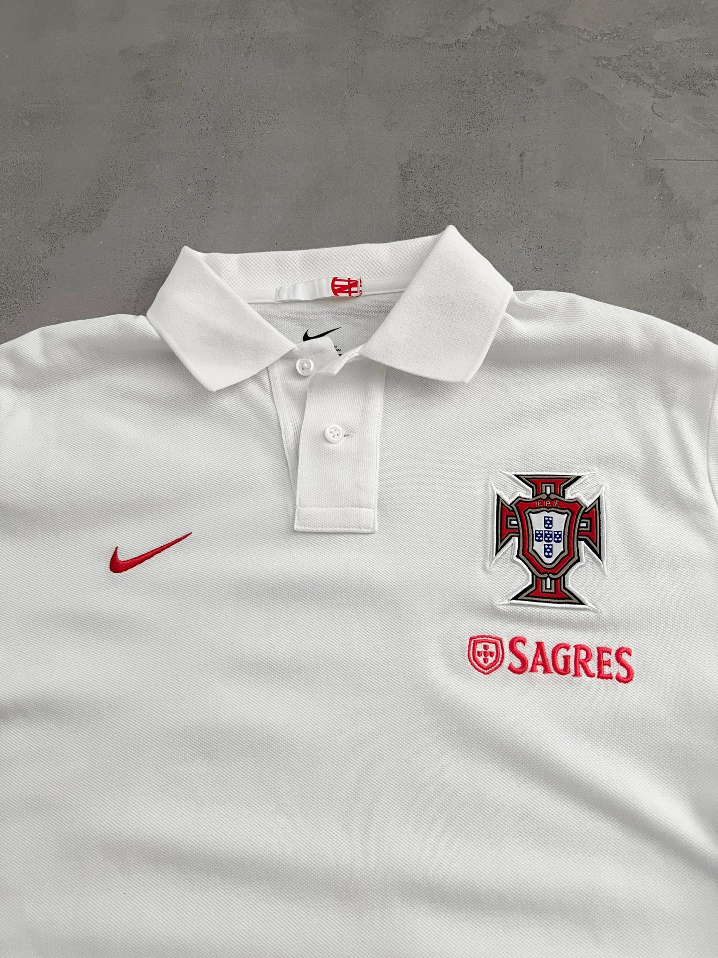 WHITE PORTUGAL NIKE LONGSLEEVE - 2000S - L