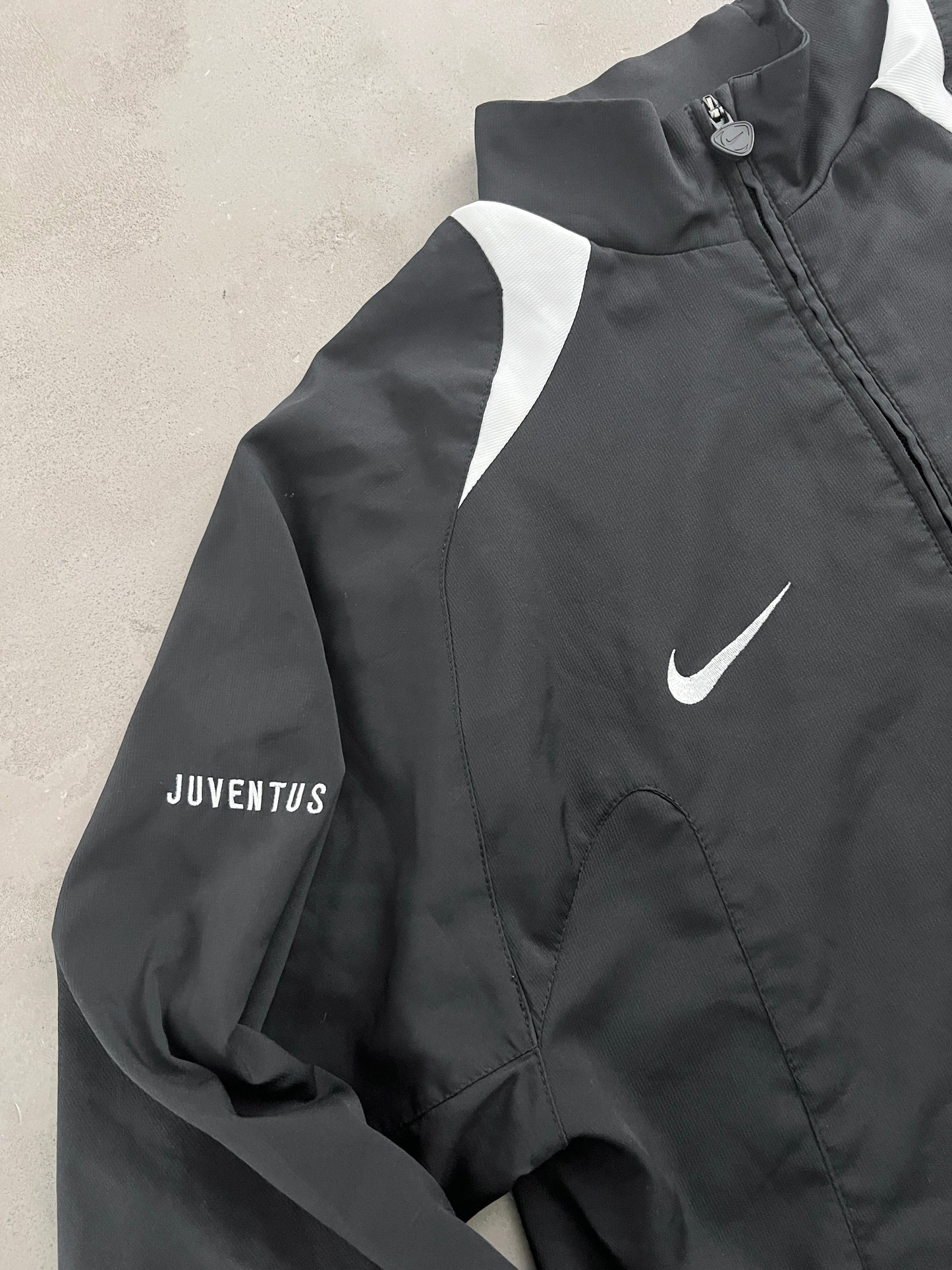 BLACK JUVENTUS NIKE TRACK JACKET - 2000S - M