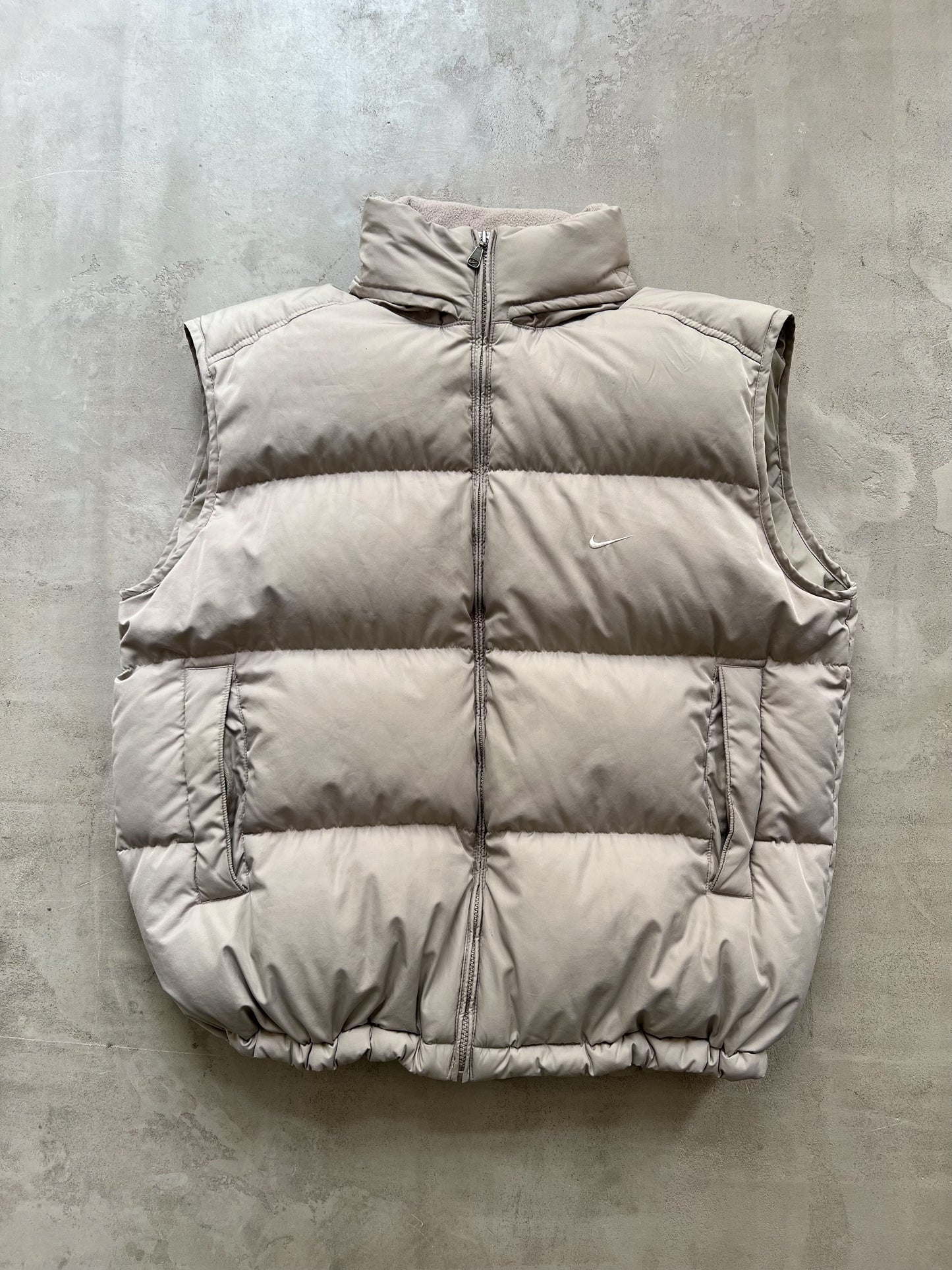 BEIGE NIKE PUFFER VEST - 2000S - XL