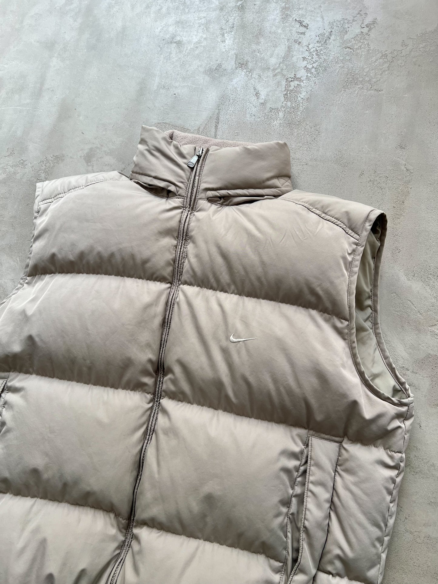 BEIGE NIKE PUFFER VEST - 2000S - XL