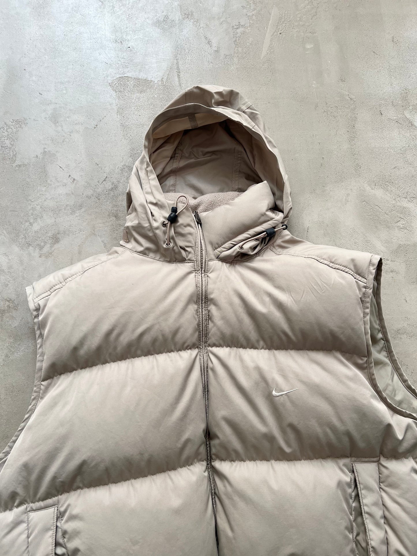 BEIGE NIKE PUFFER VEST - 2000S - XL