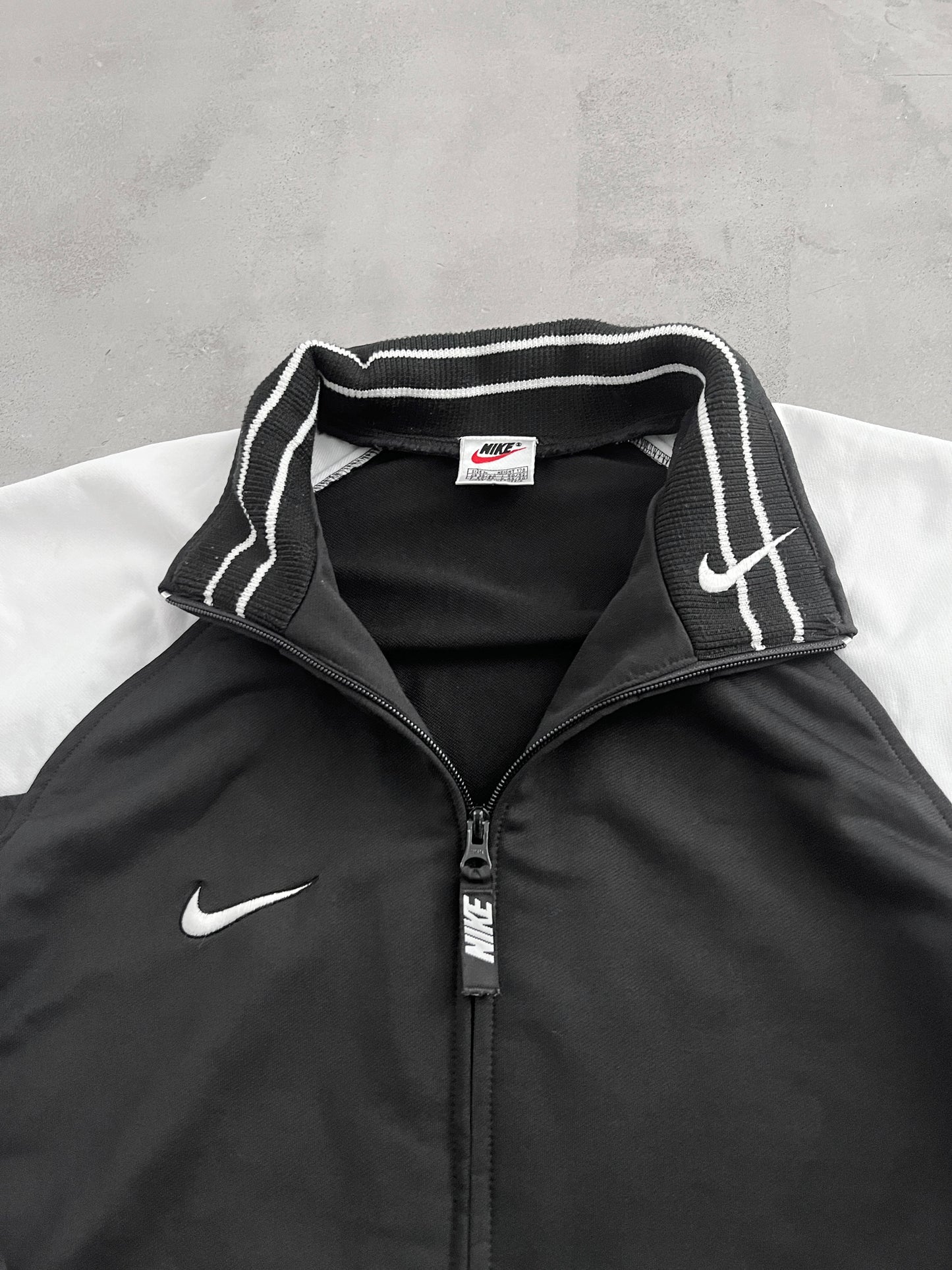 BLACK NIKE TRACK JACKET - 1990S - M/L