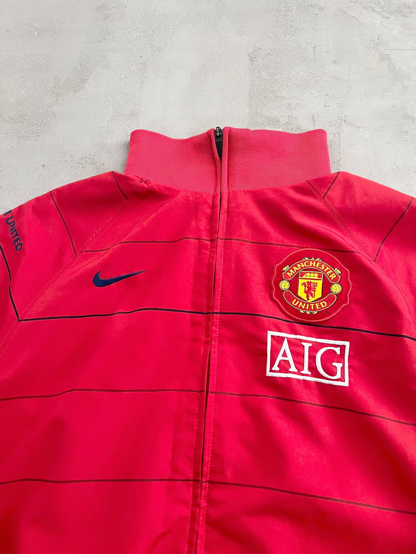 RED MANCHESTER UNITED NIKE JACKET - 2000S - L