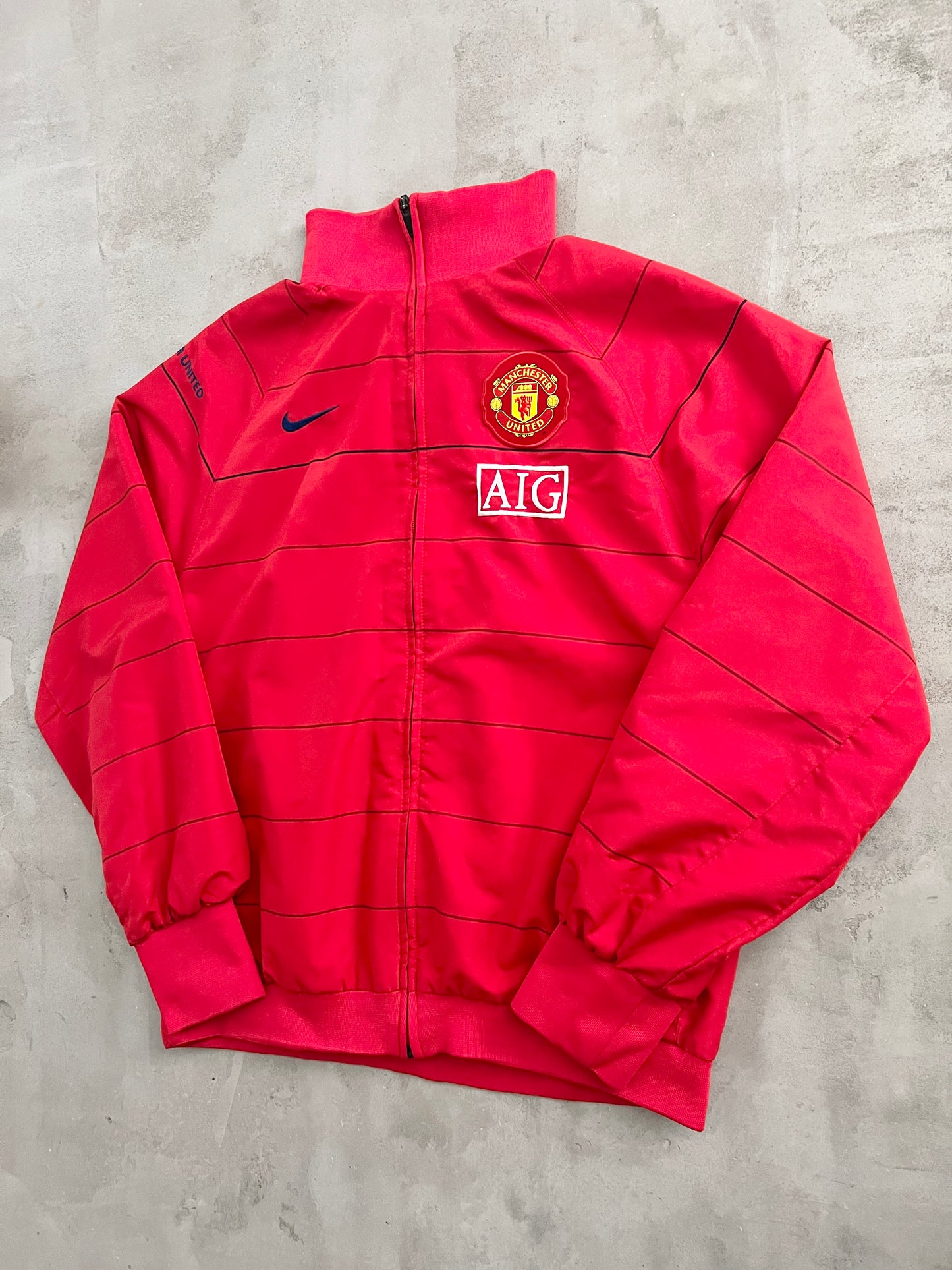 RED MANCHESTER UNITED NIKE JACKET - 2000S - L