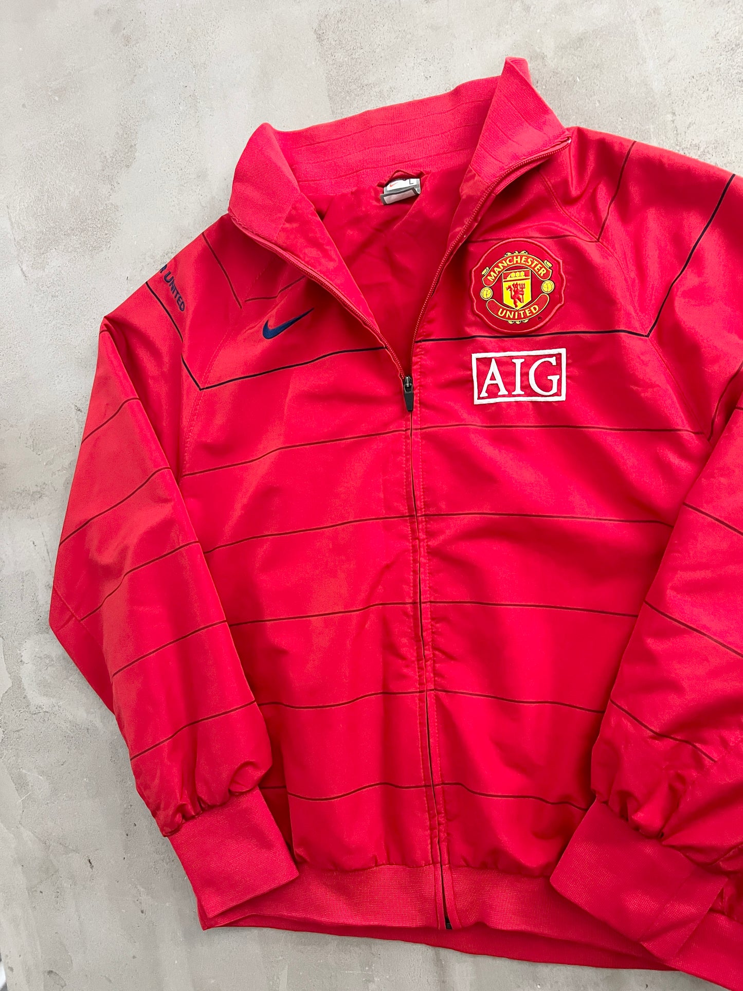 RED MANCHESTER UNITED NIKE JACKET - 2000S - L