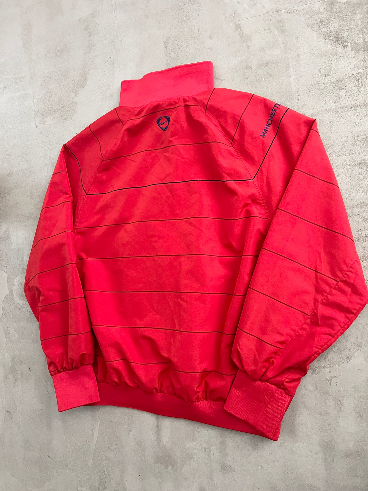 RED MANCHESTER UNITED NIKE JACKET - 2000S - L