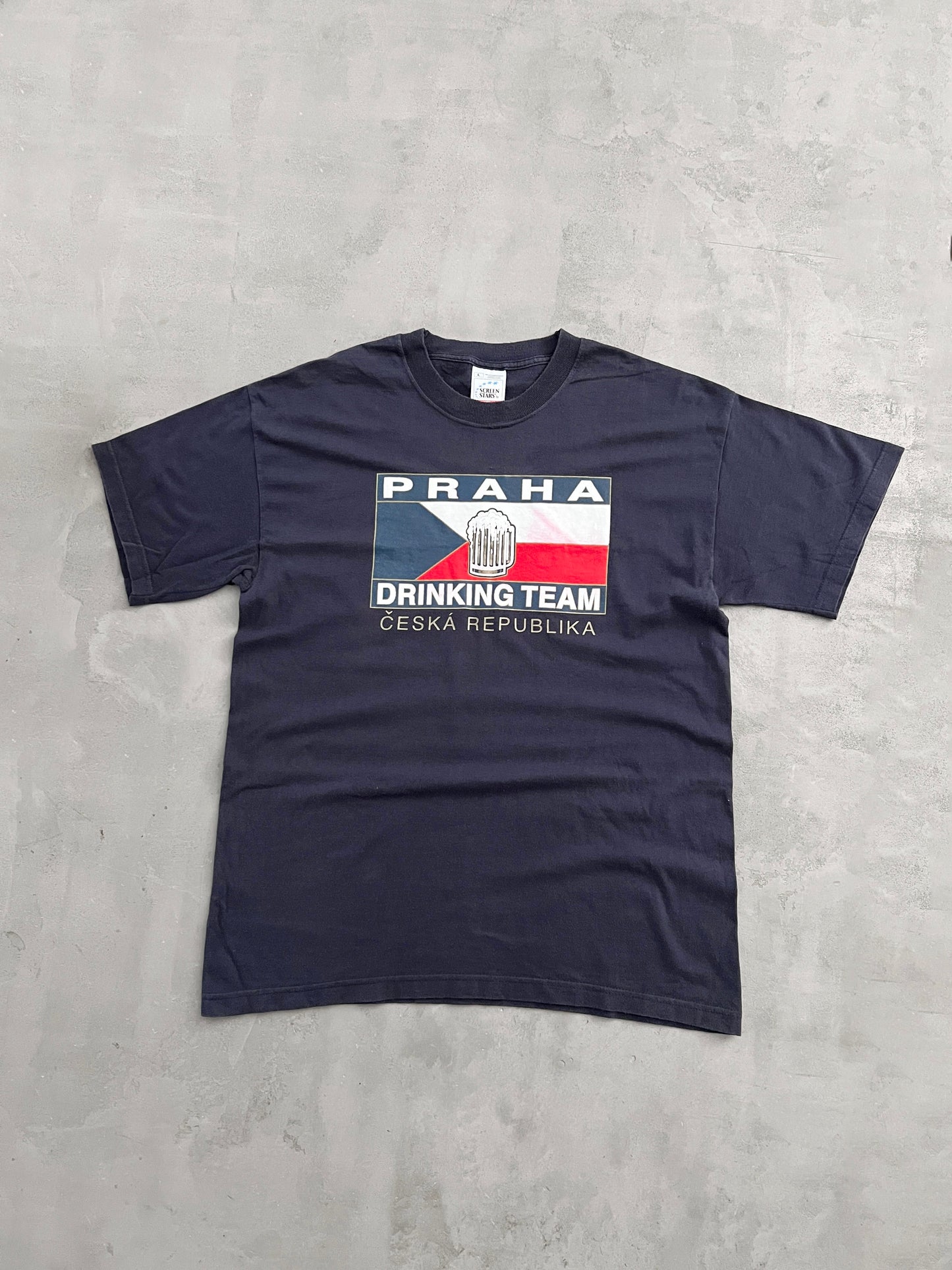 NAVY PRAGUE DRINKING TEAM TEE - 2000S - L