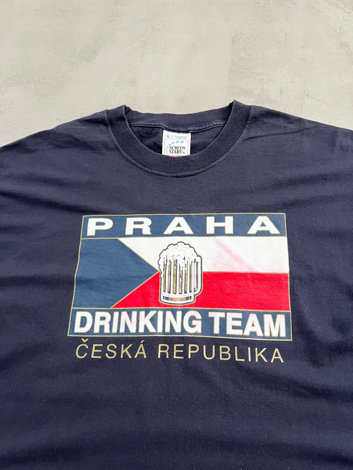 NAVY PRAGUE DRINKING TEAM TEE - 2000S - L