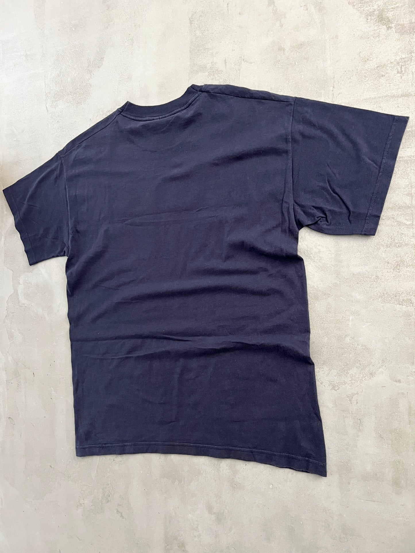NAVY PRAGUE DRINKING TEAM TEE - 2000S - L
